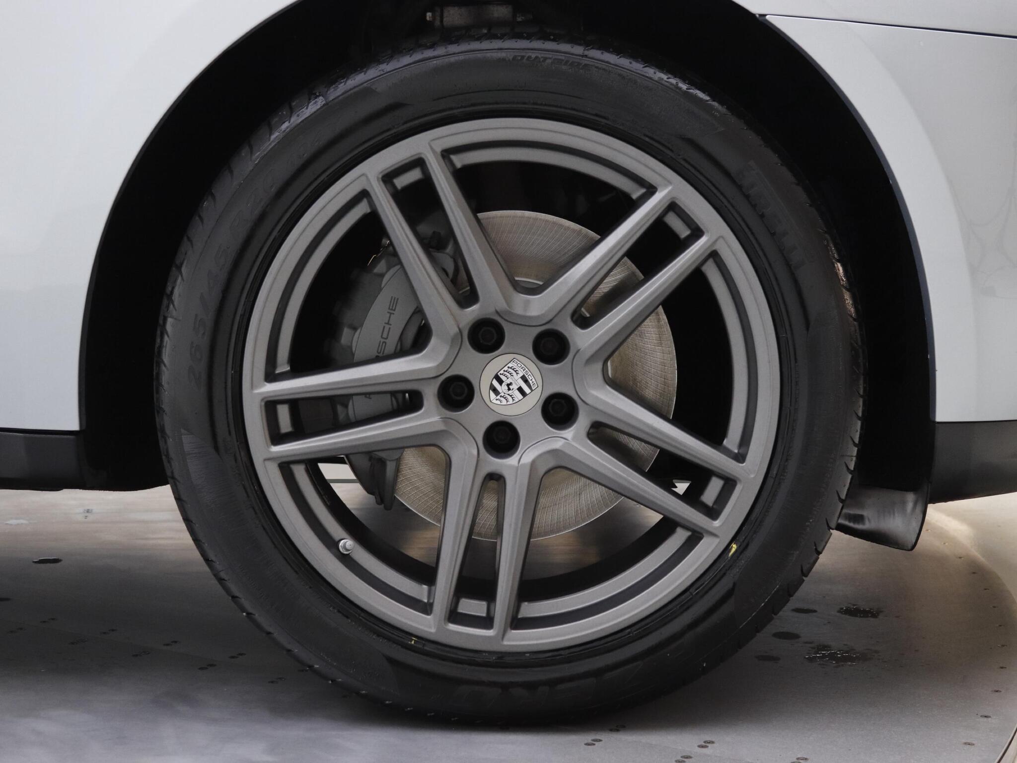Porsche Macan view 8