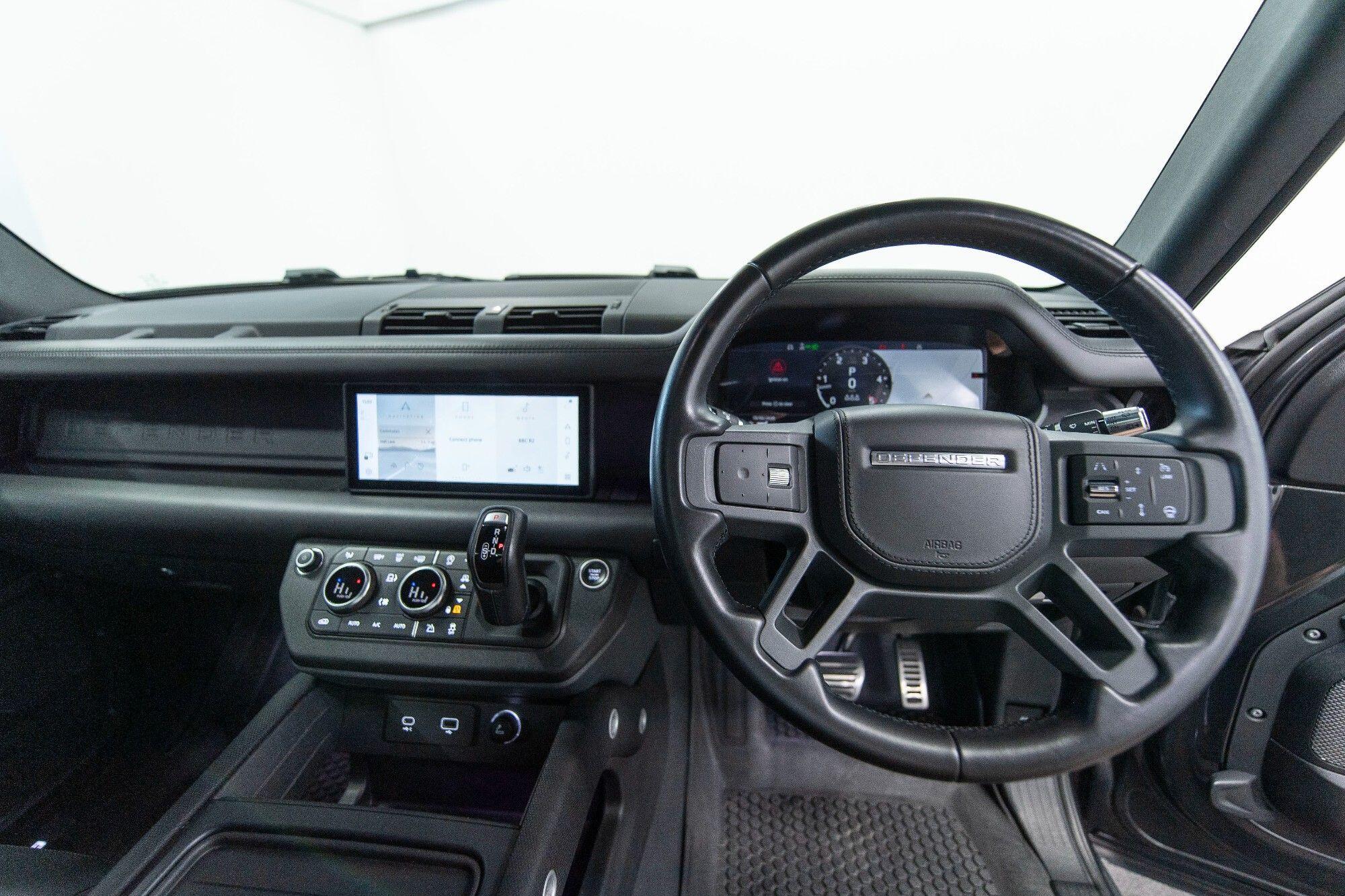 Land Rover Defender 110 view 12