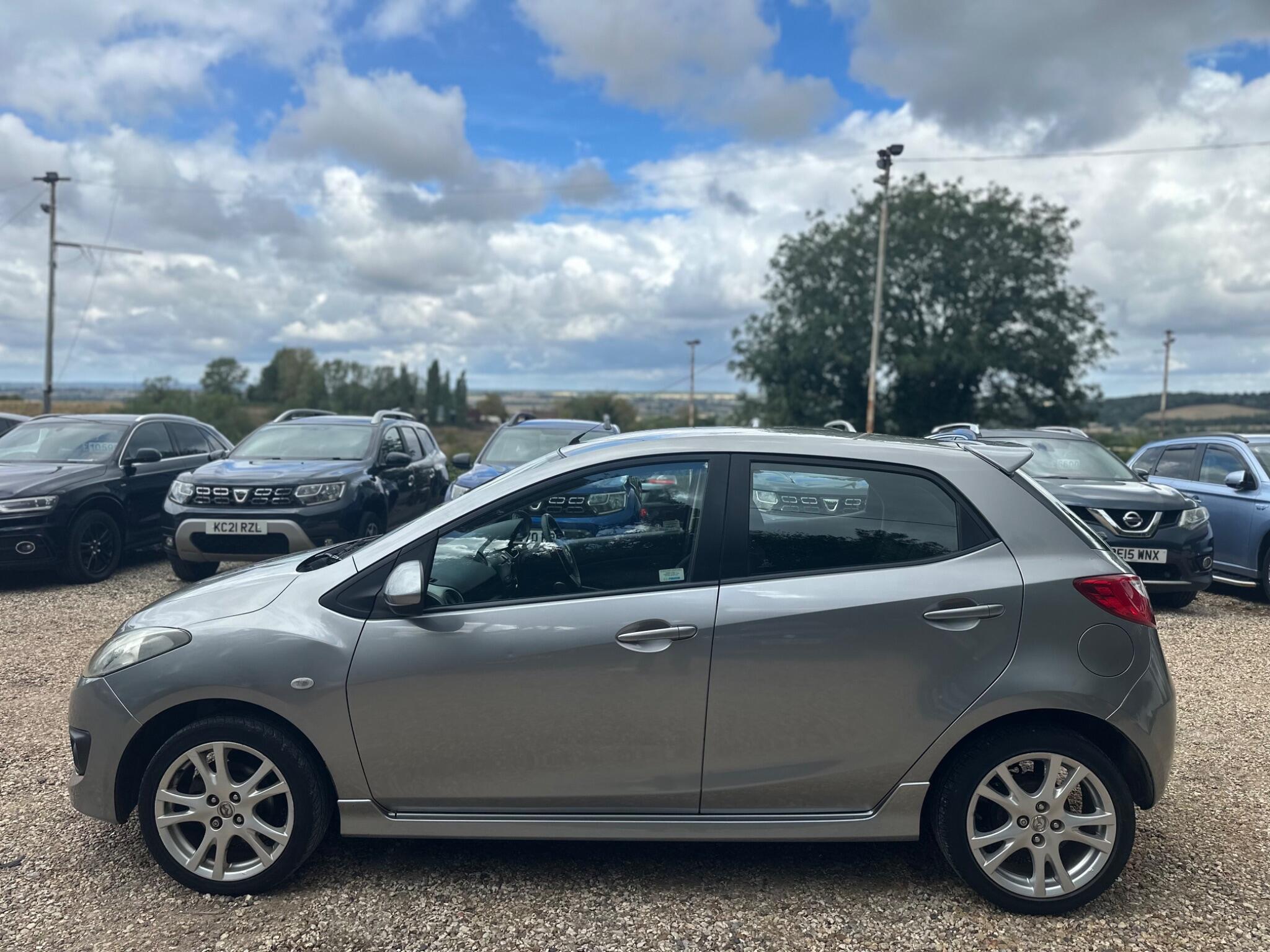 Mazda Mazda2 view 16