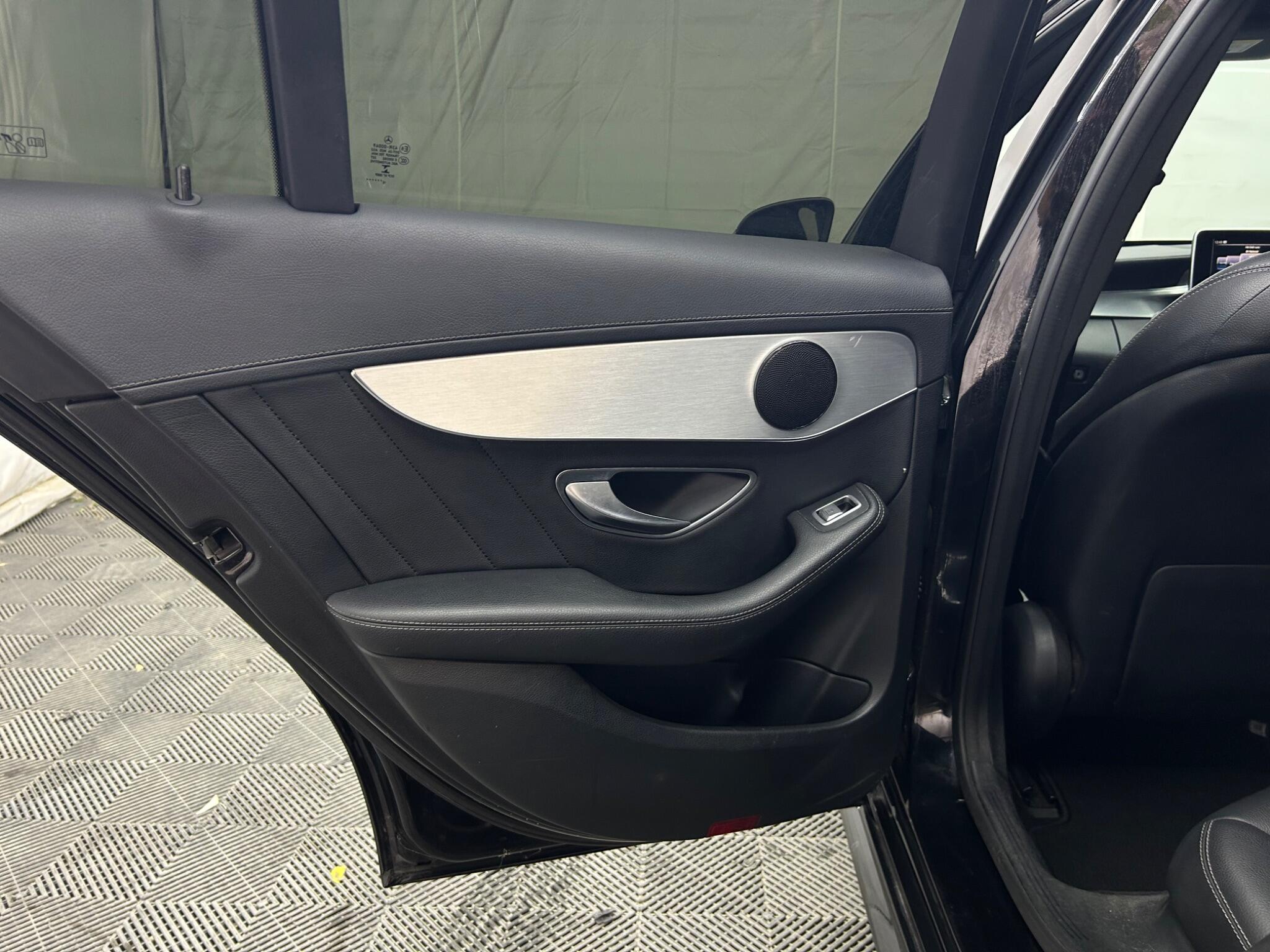 Mercedes-Benz C Class view 34
