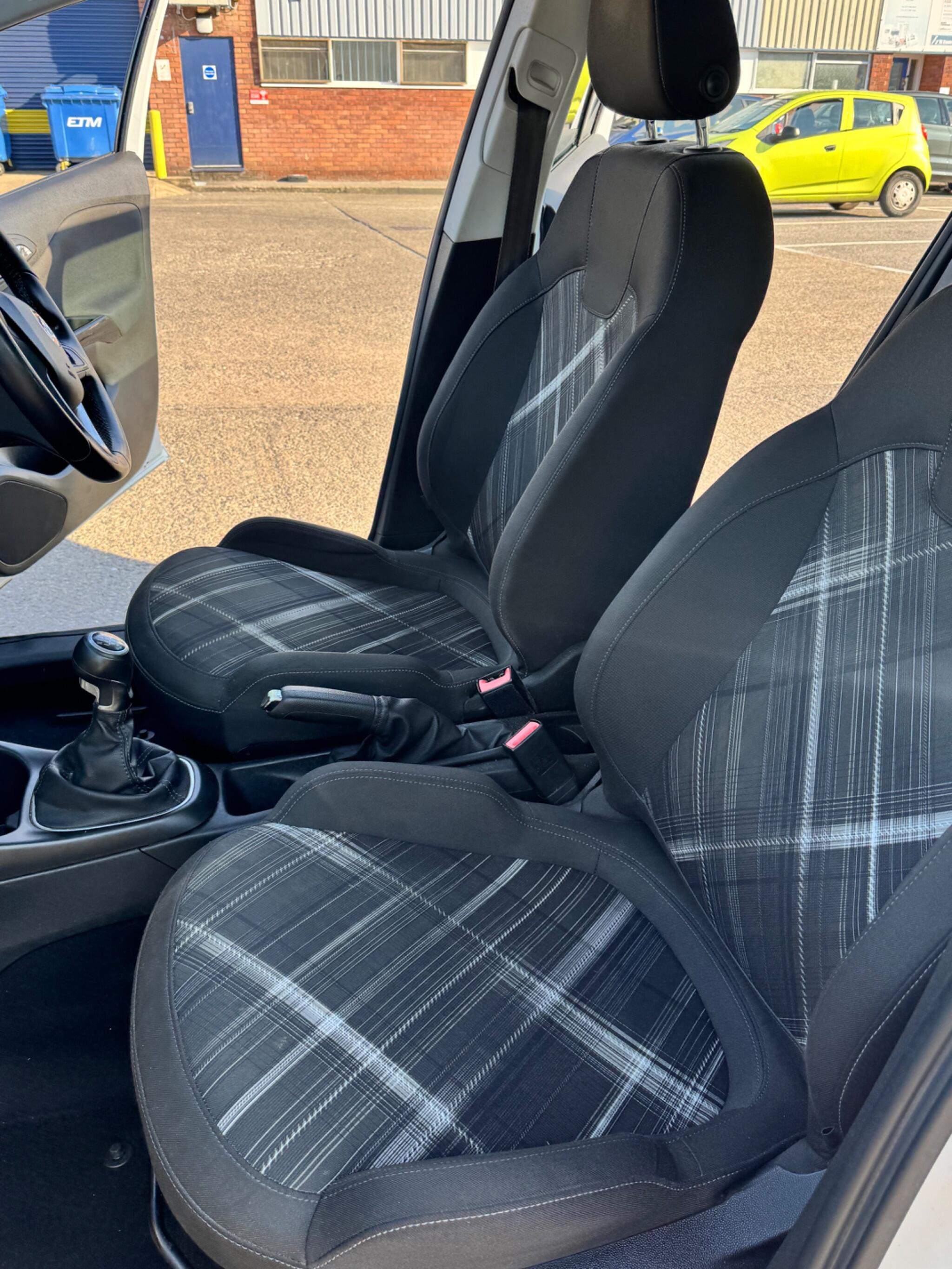 Vauxhall Corsa view 43