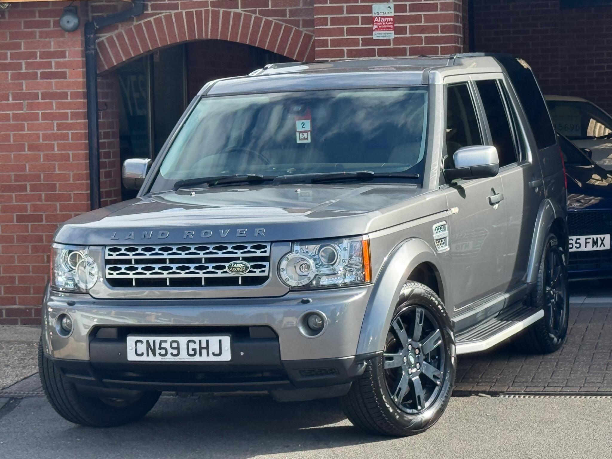 Land Rover Discovery 4 view 2