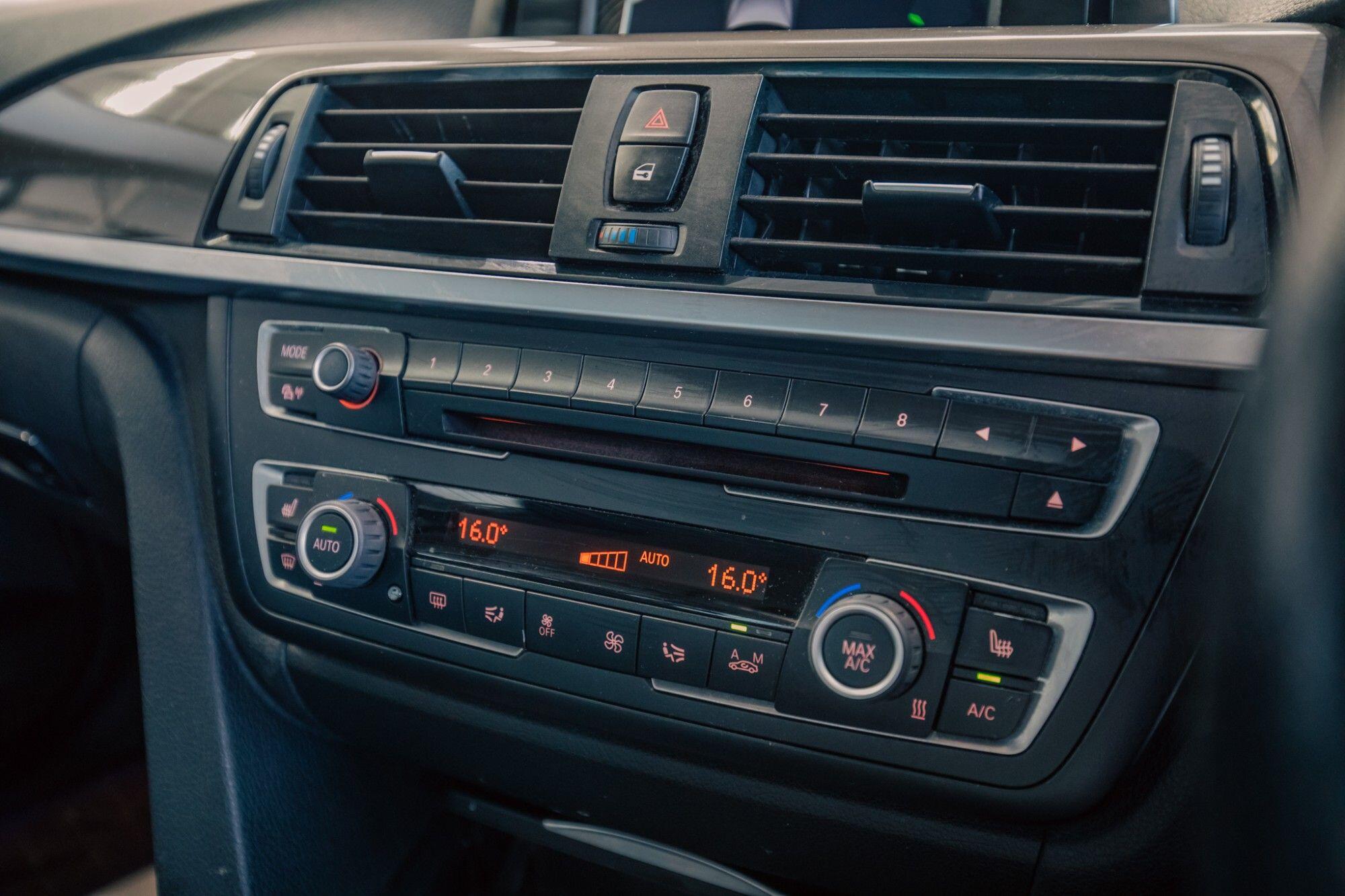 BMW 3 Series view 17