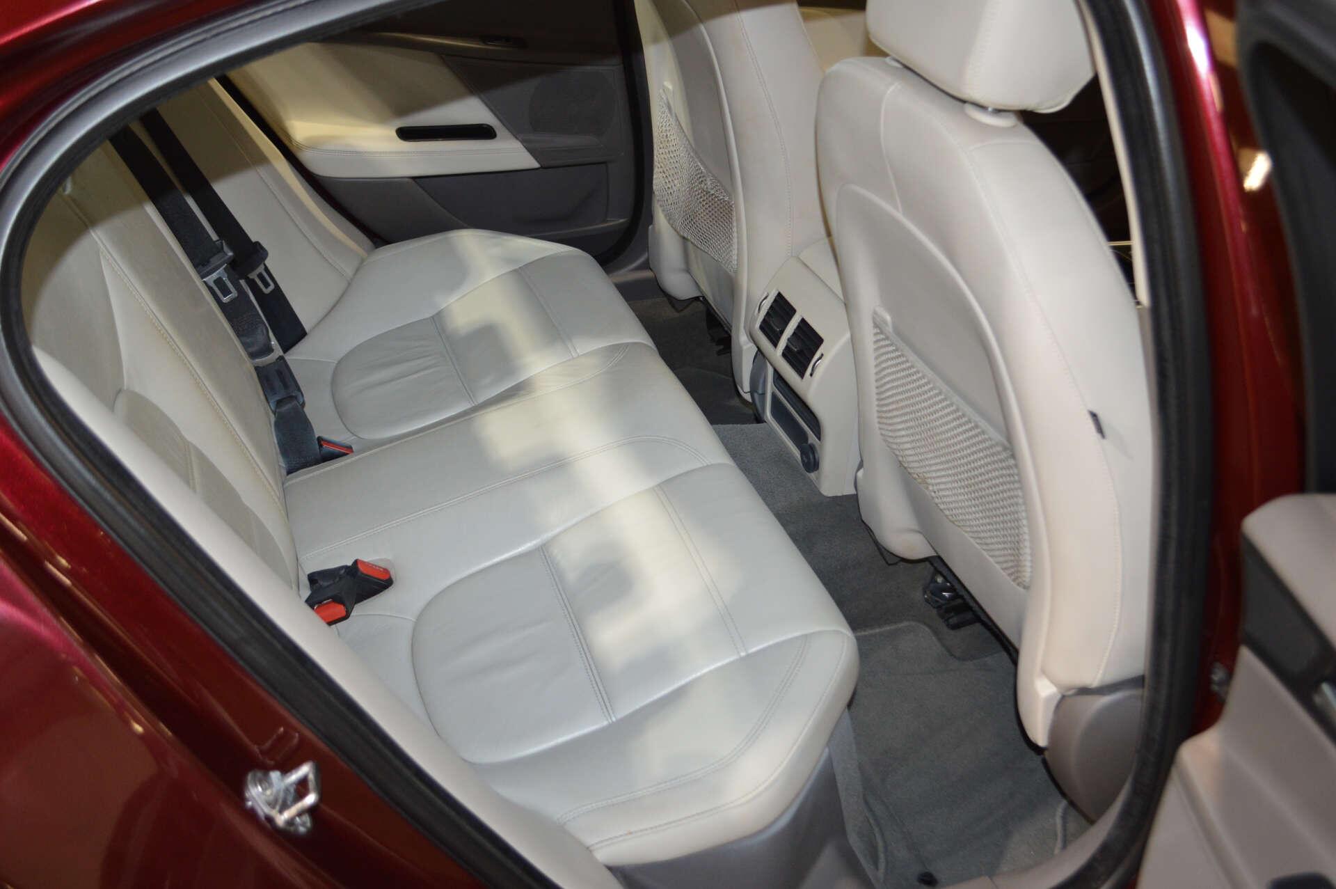 Jaguar Xe view 23