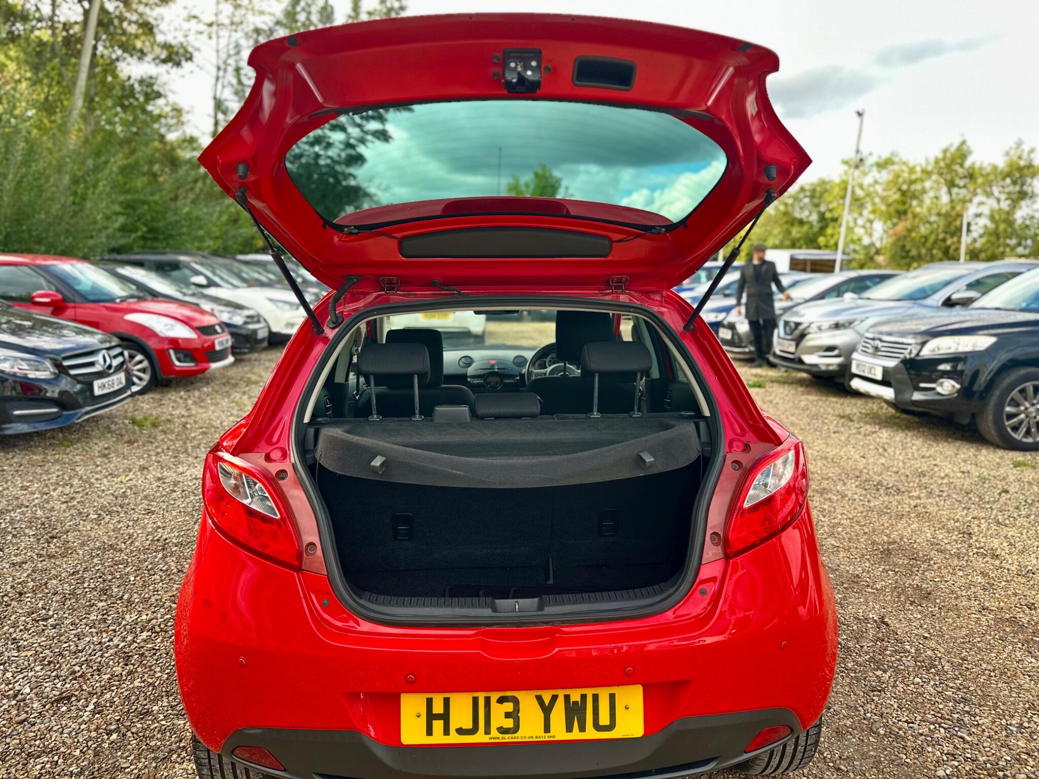 Mazda Mazda2 view 19