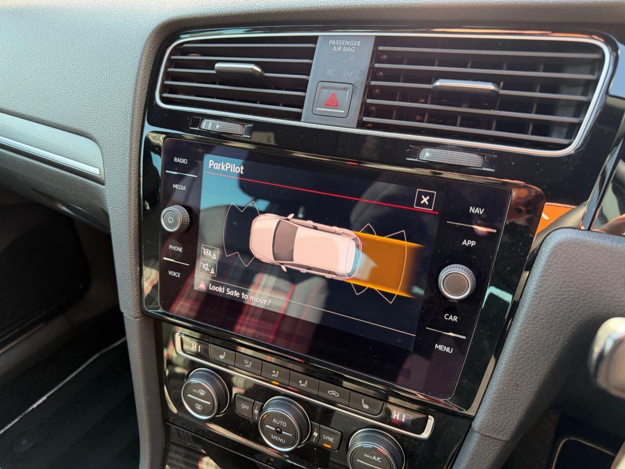 Volkswagen Golf view 19