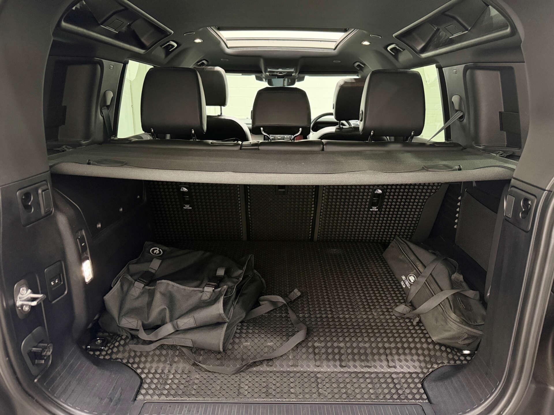 Land Rover Defender view 25
