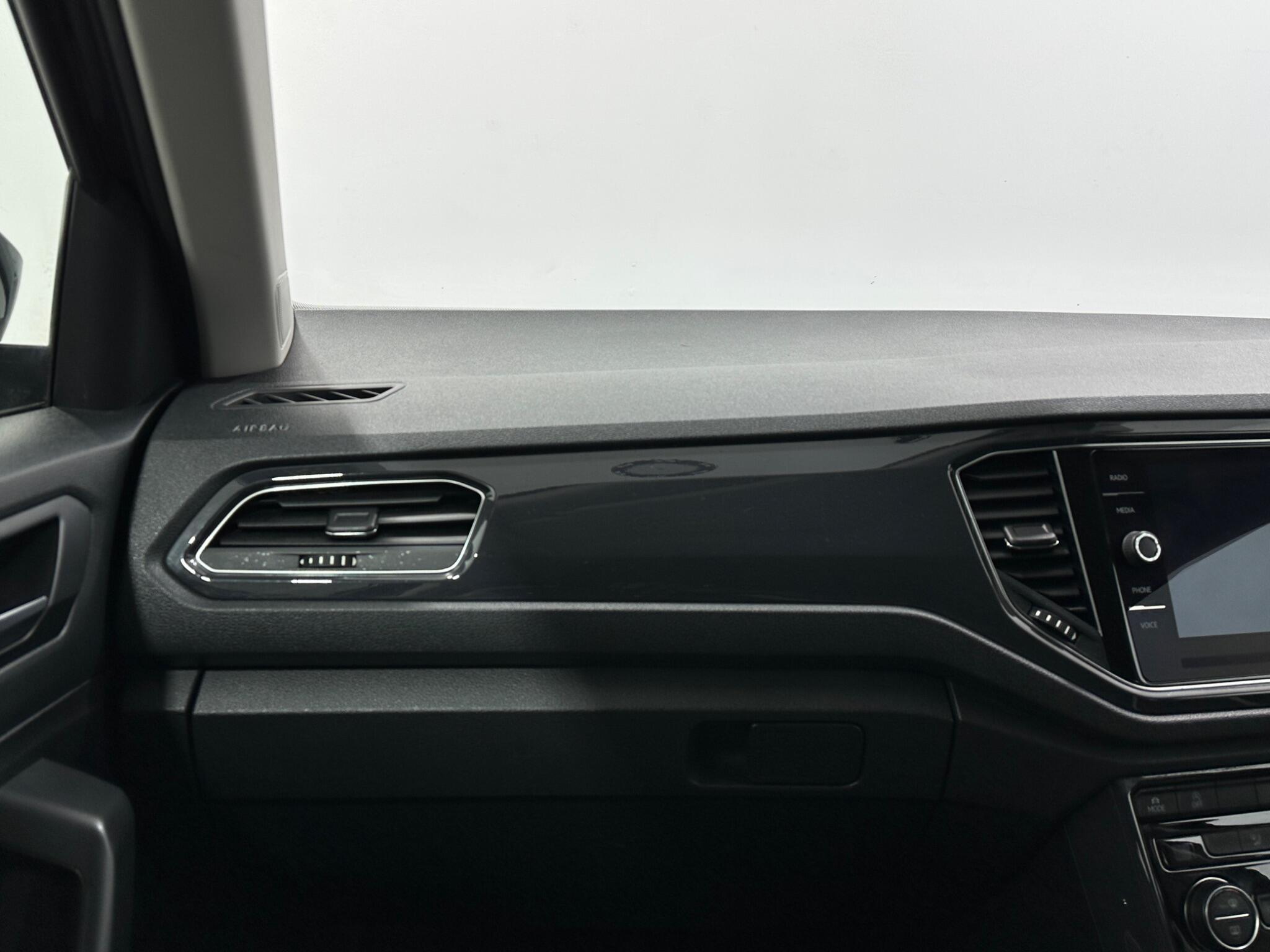 Volkswagen T-Roc view 28