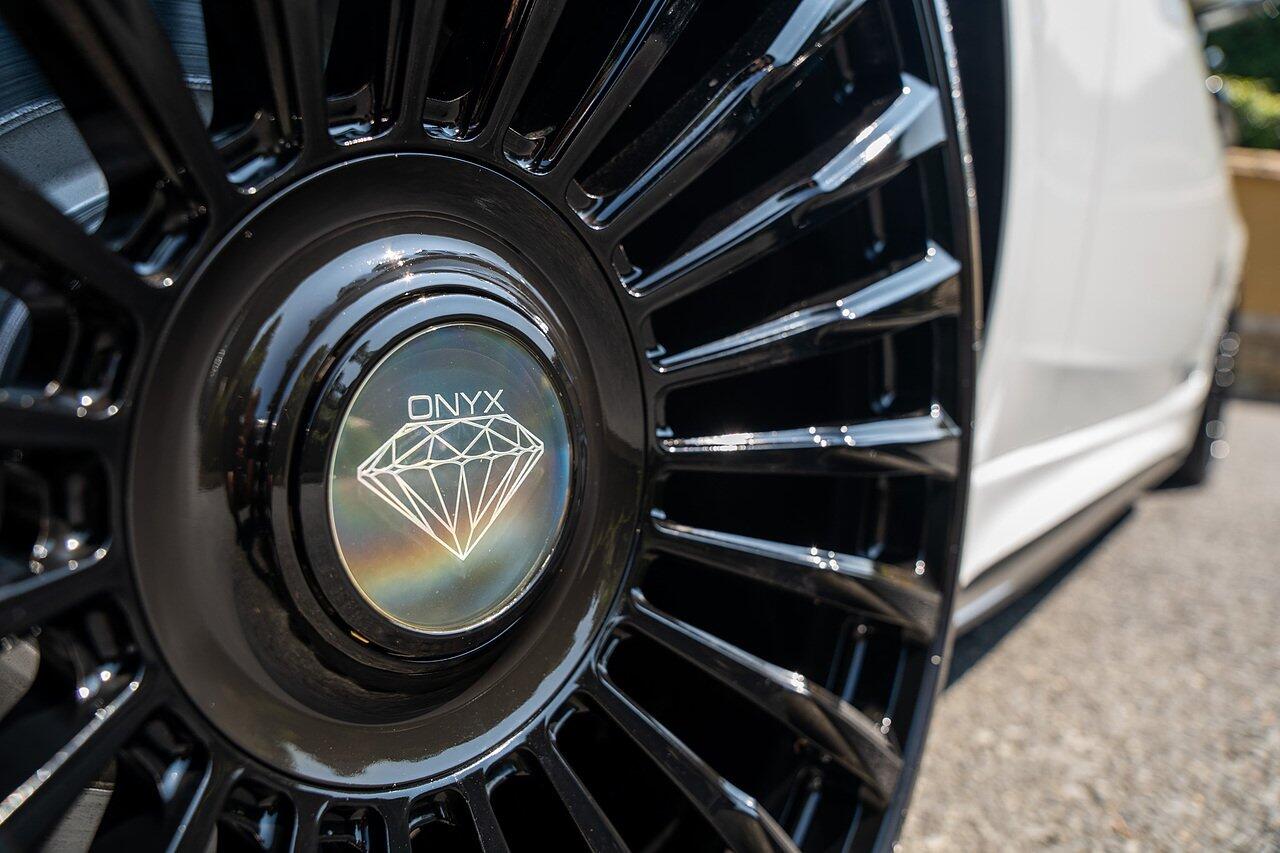 Rolls-Royce Dawn view 7