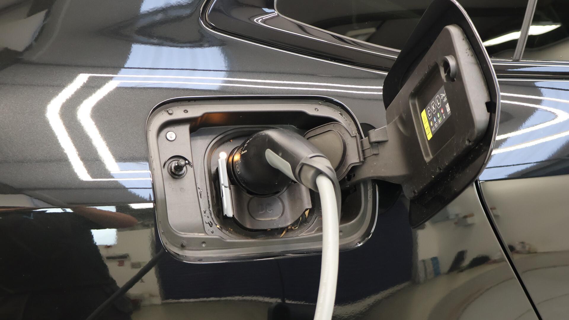 BMW i4 view 25