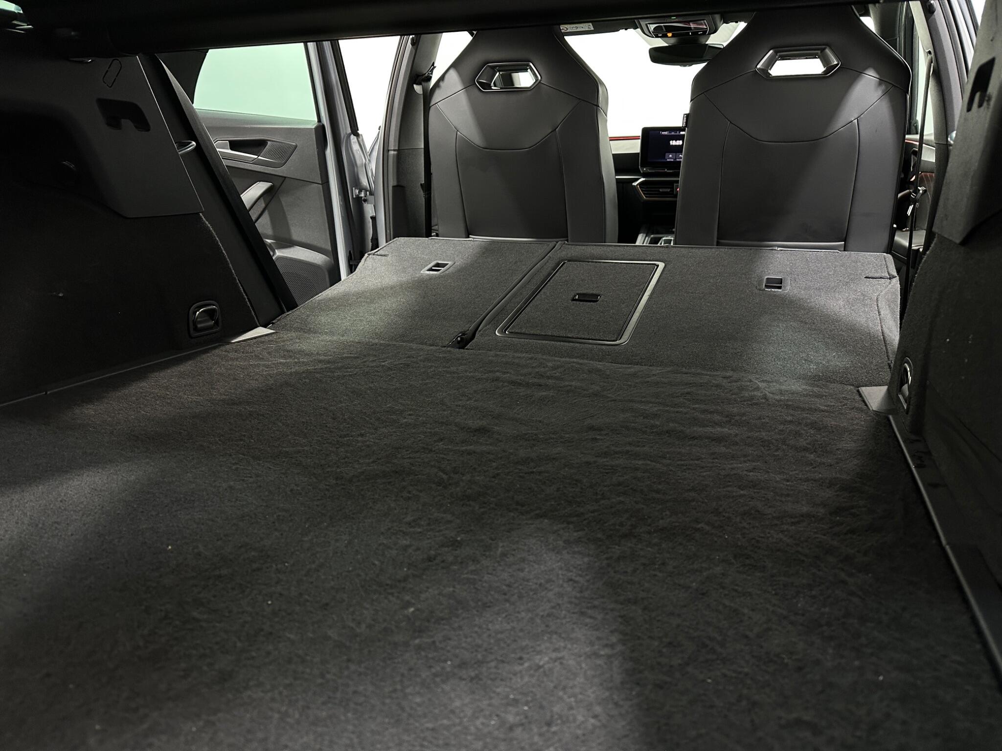 Cupra Leon view 45