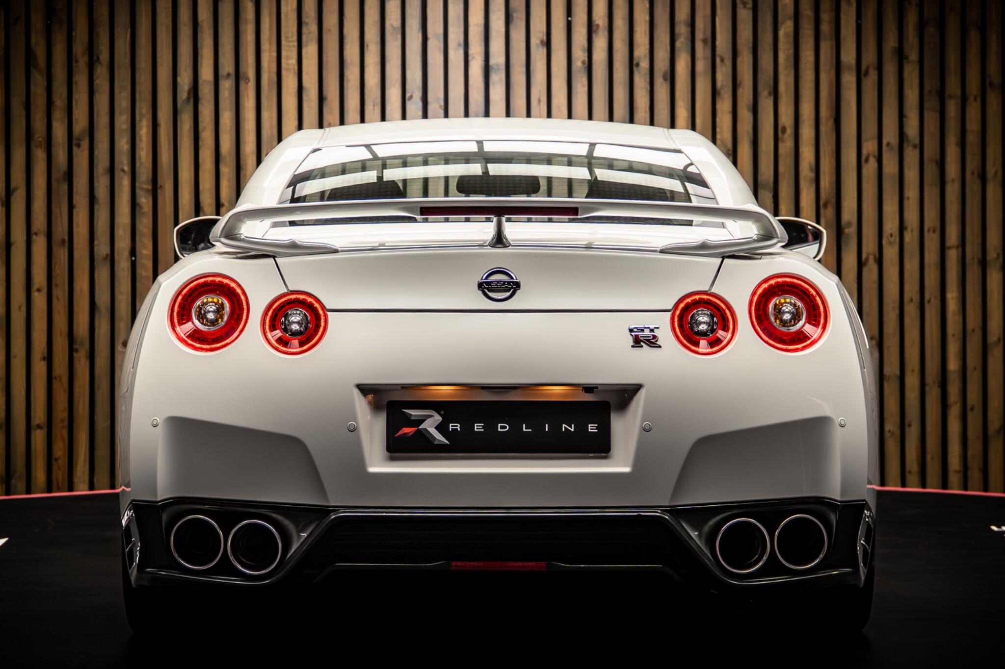 Nissan GT-R view 6