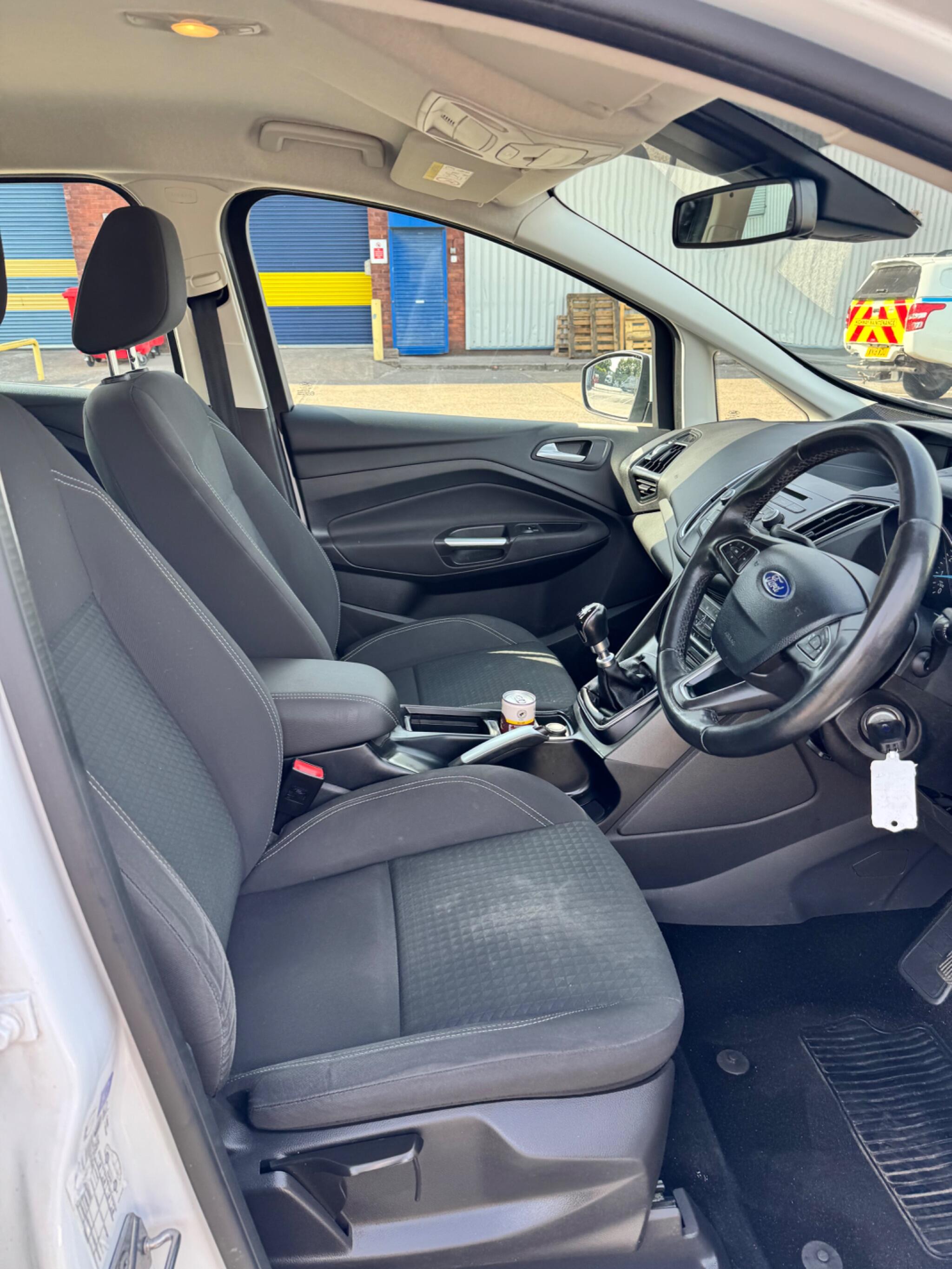 Ford C-Max view 25