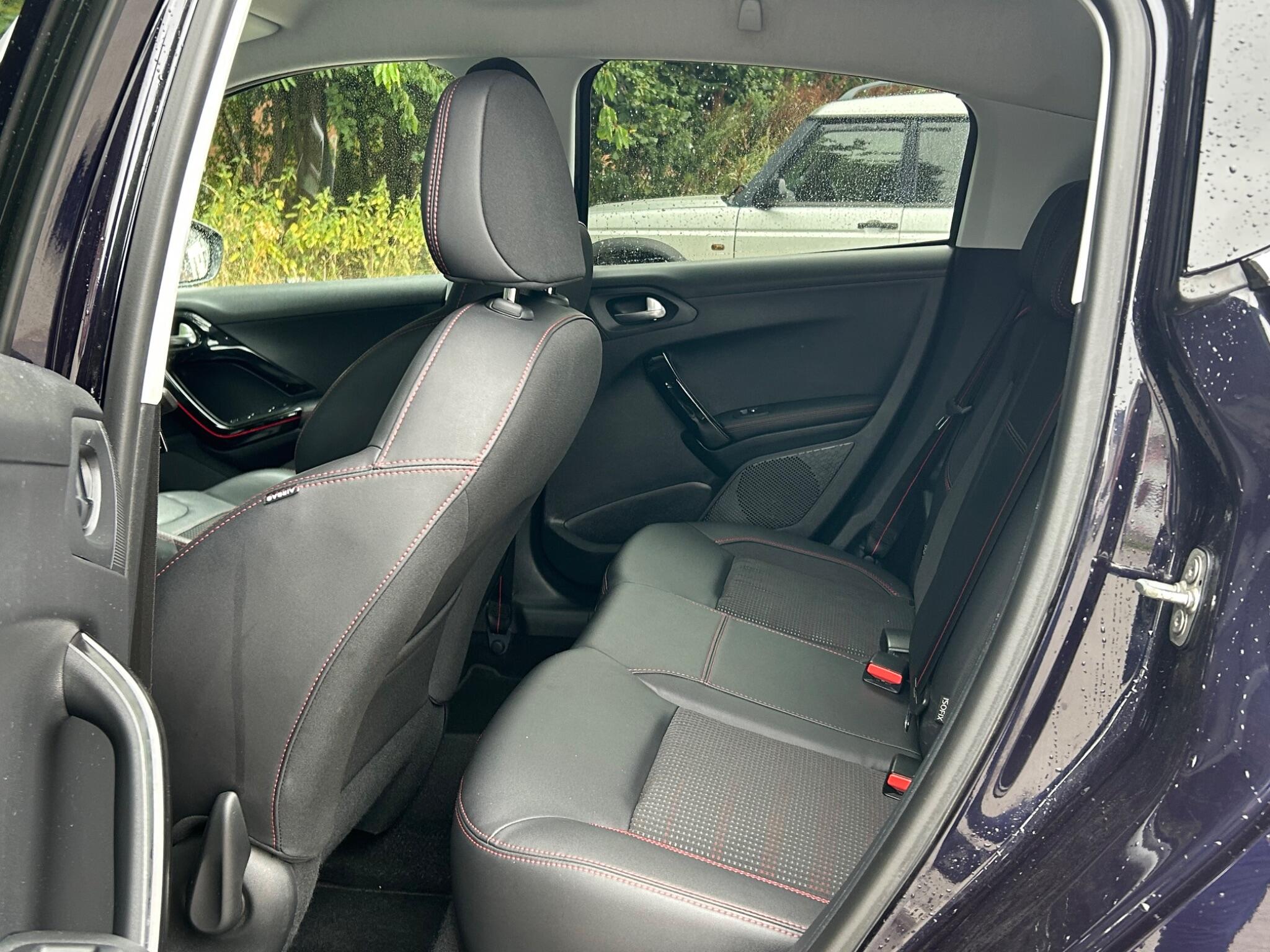 Peugeot 208 view 17