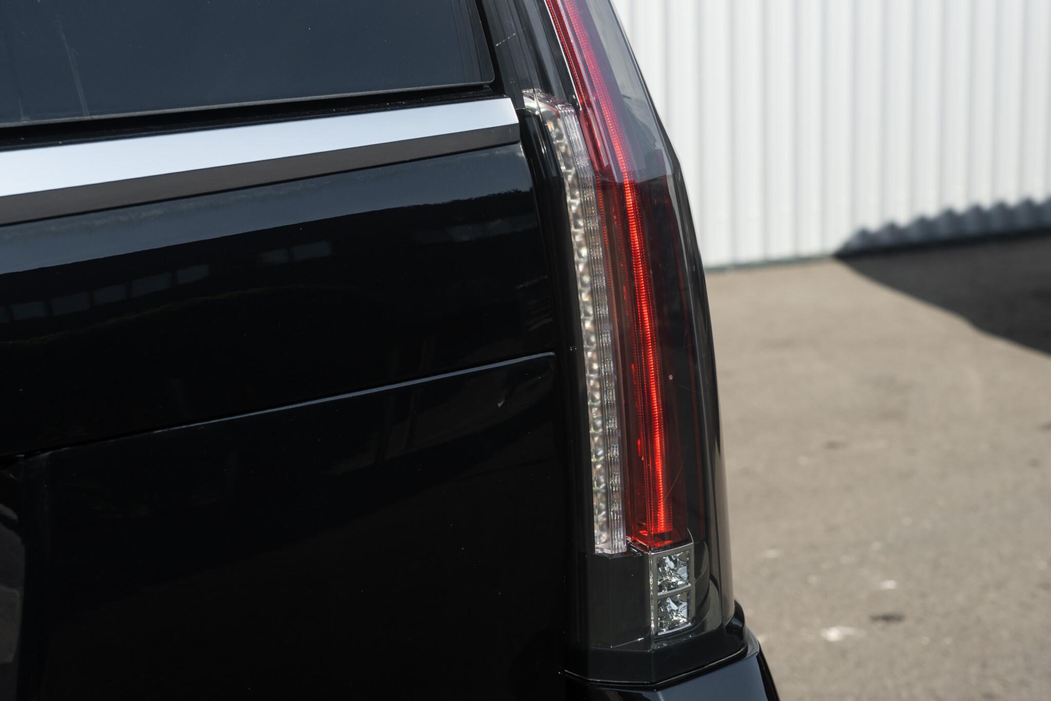 Cadillac Escalade view 21