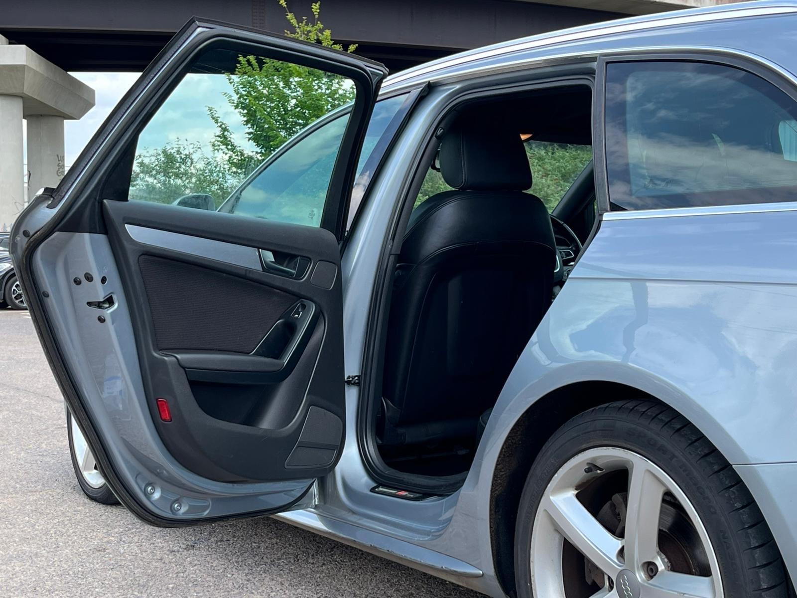Audi A4 view 32