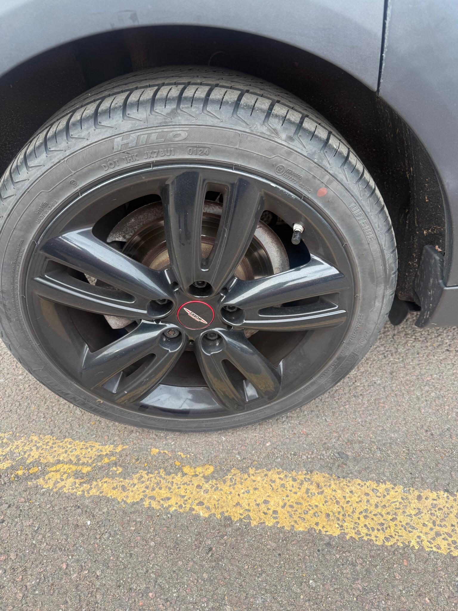 Mini Hatch view 18