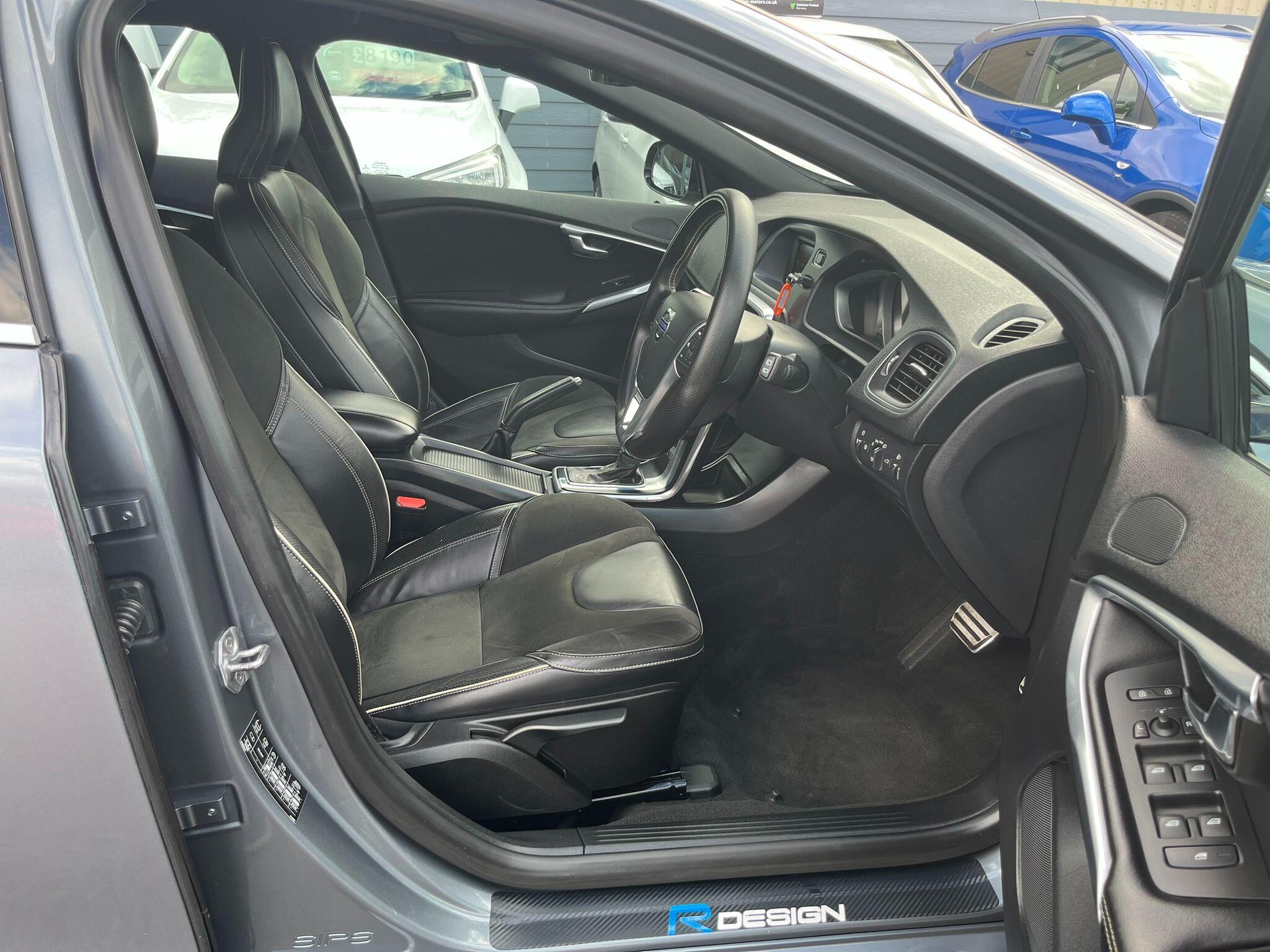 Volvo V40 view 9