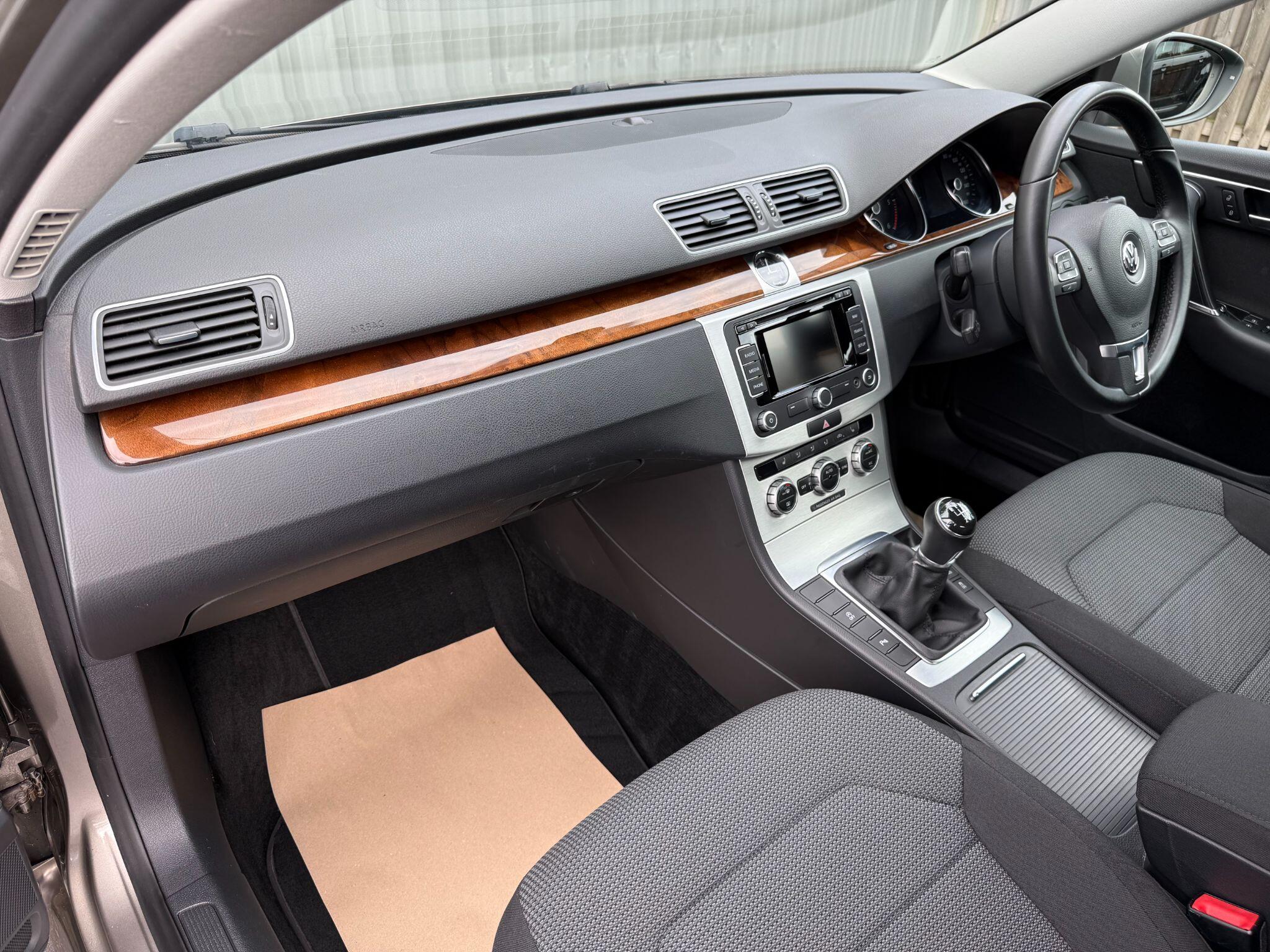 Volkswagen Passat view 18