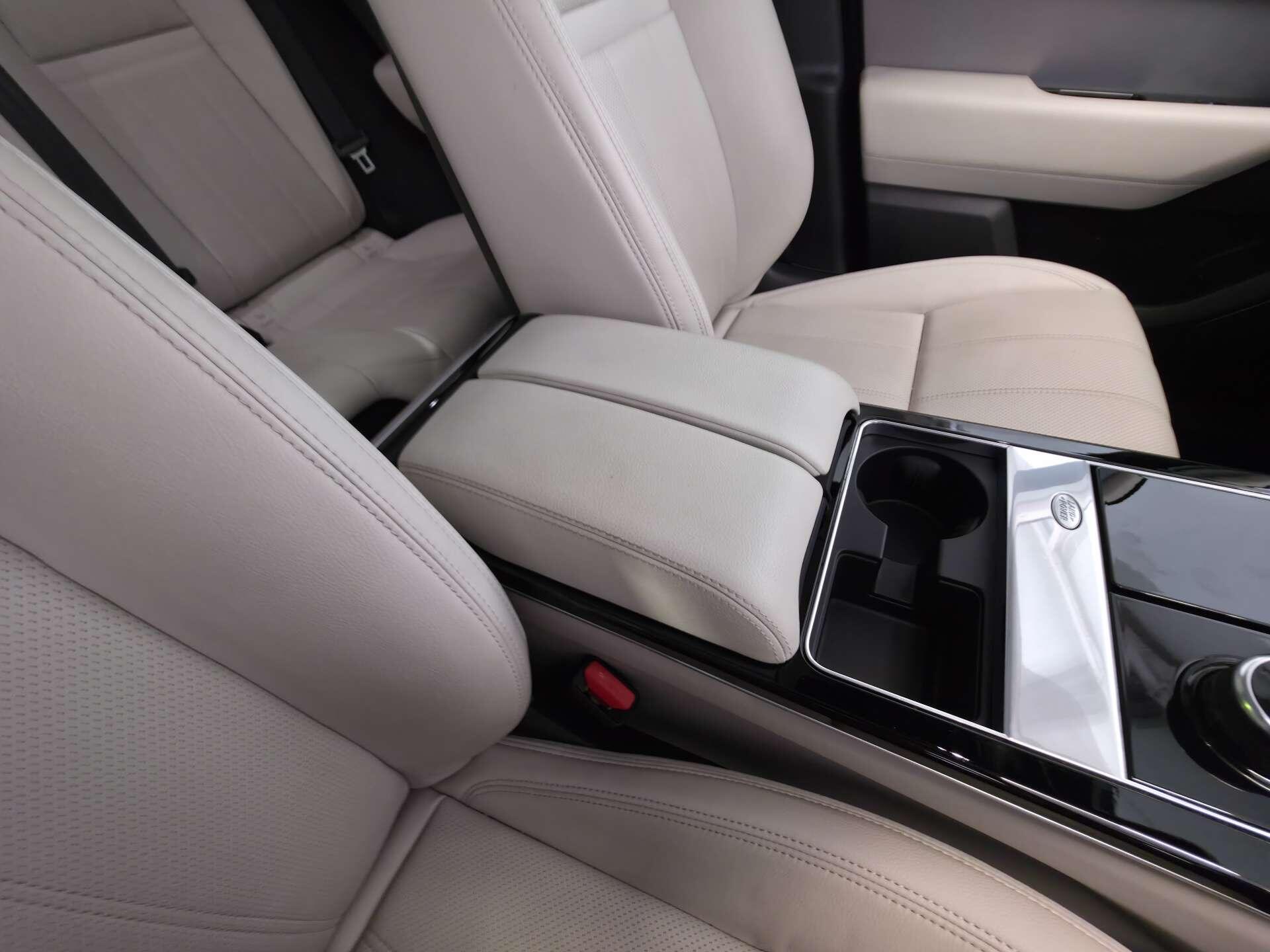 Land Rover Range Rover Velar view 37