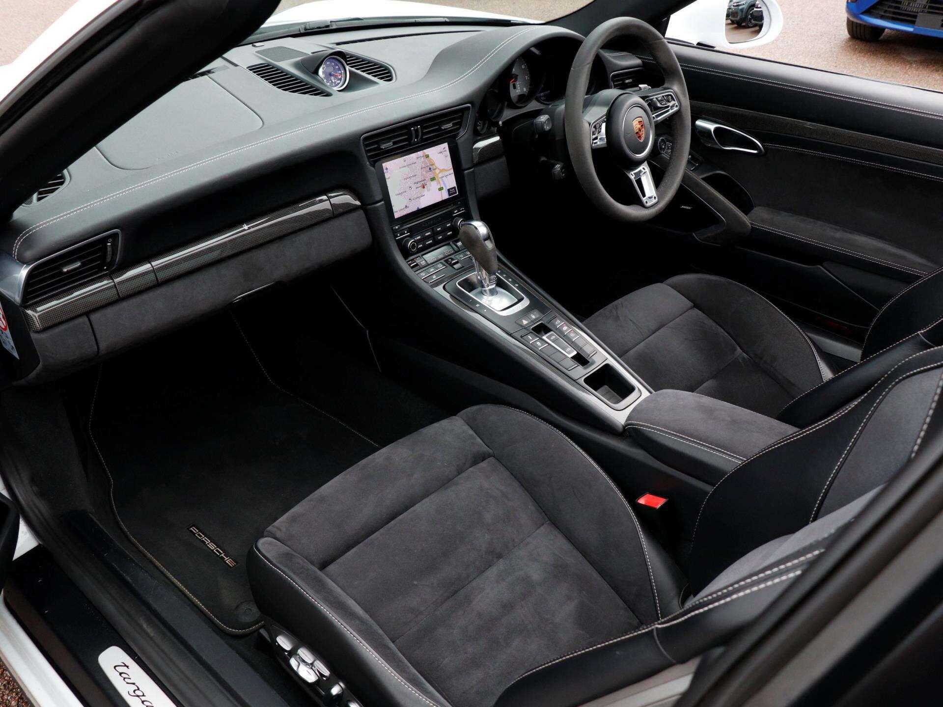 Porsche 911 view 9