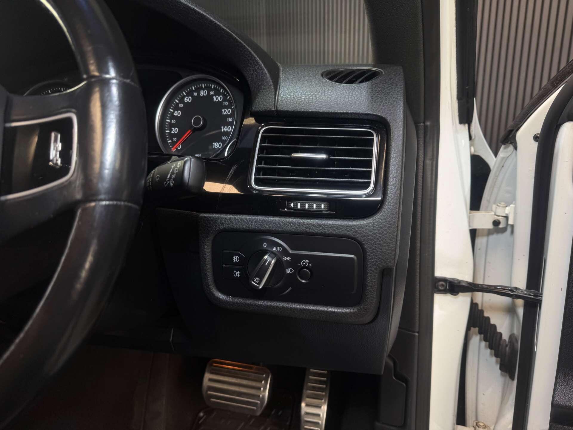 Volkswagen Touareg view 30