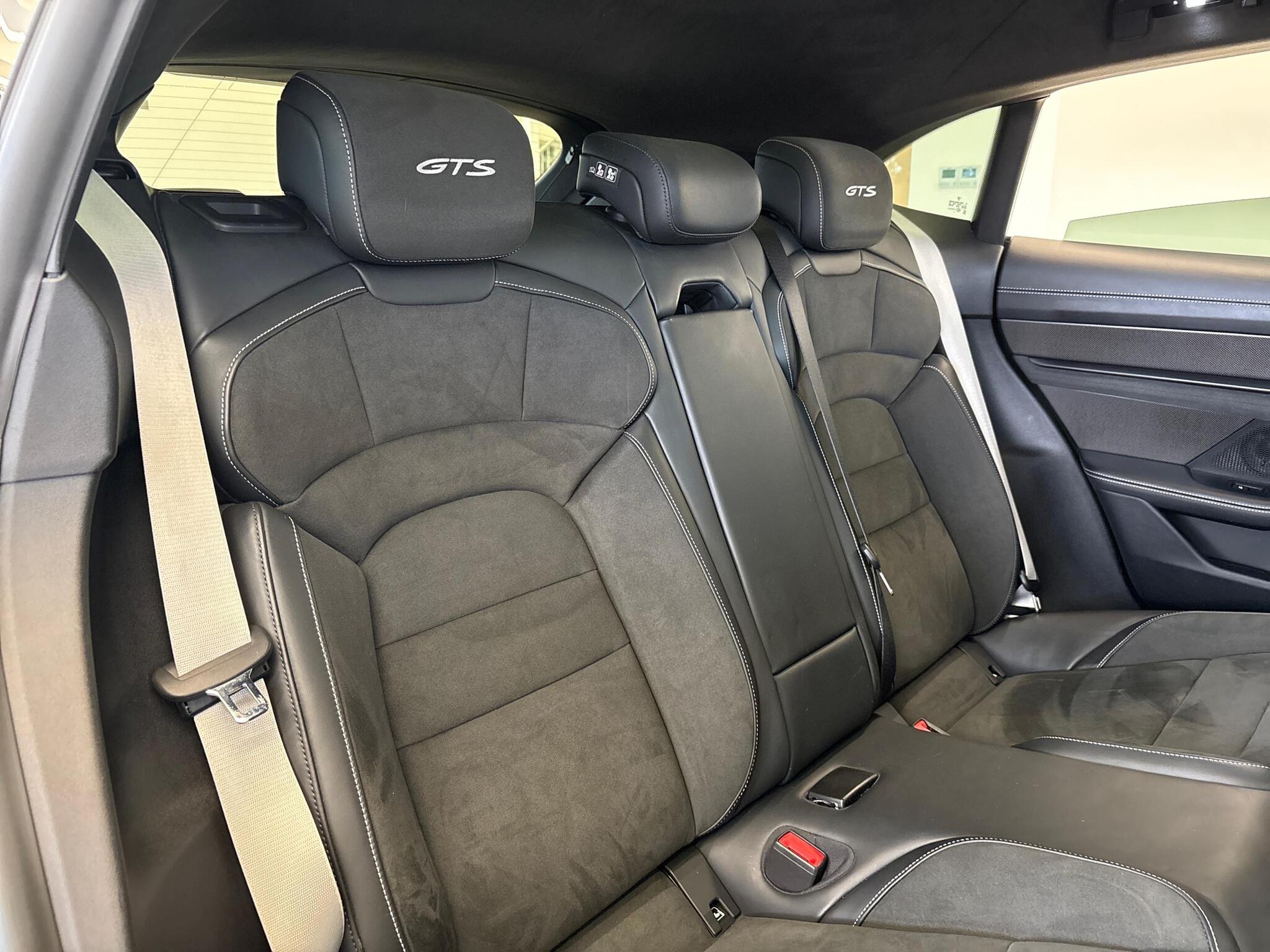 Porsche Taycan view 29