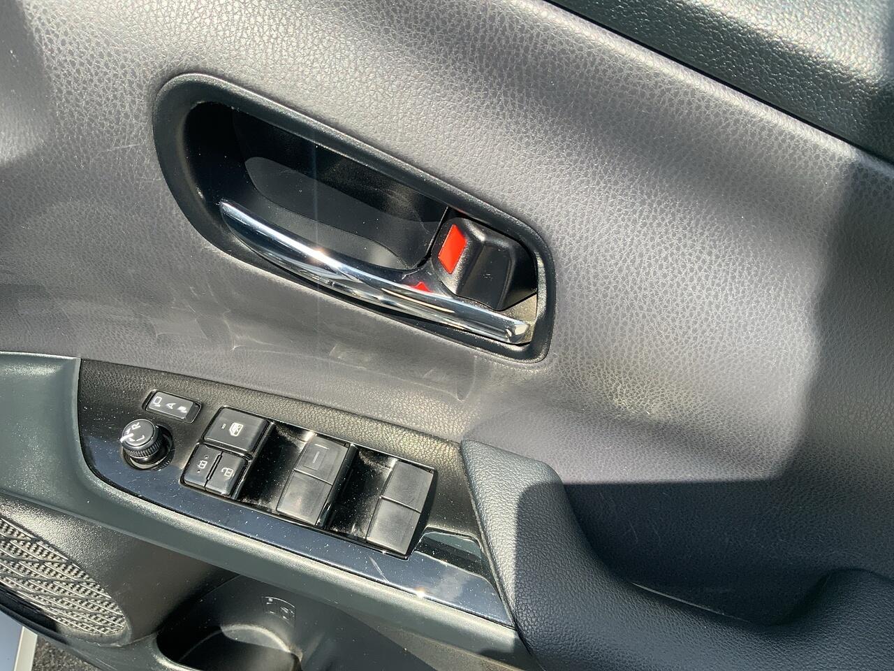 Toyota Prius view 12