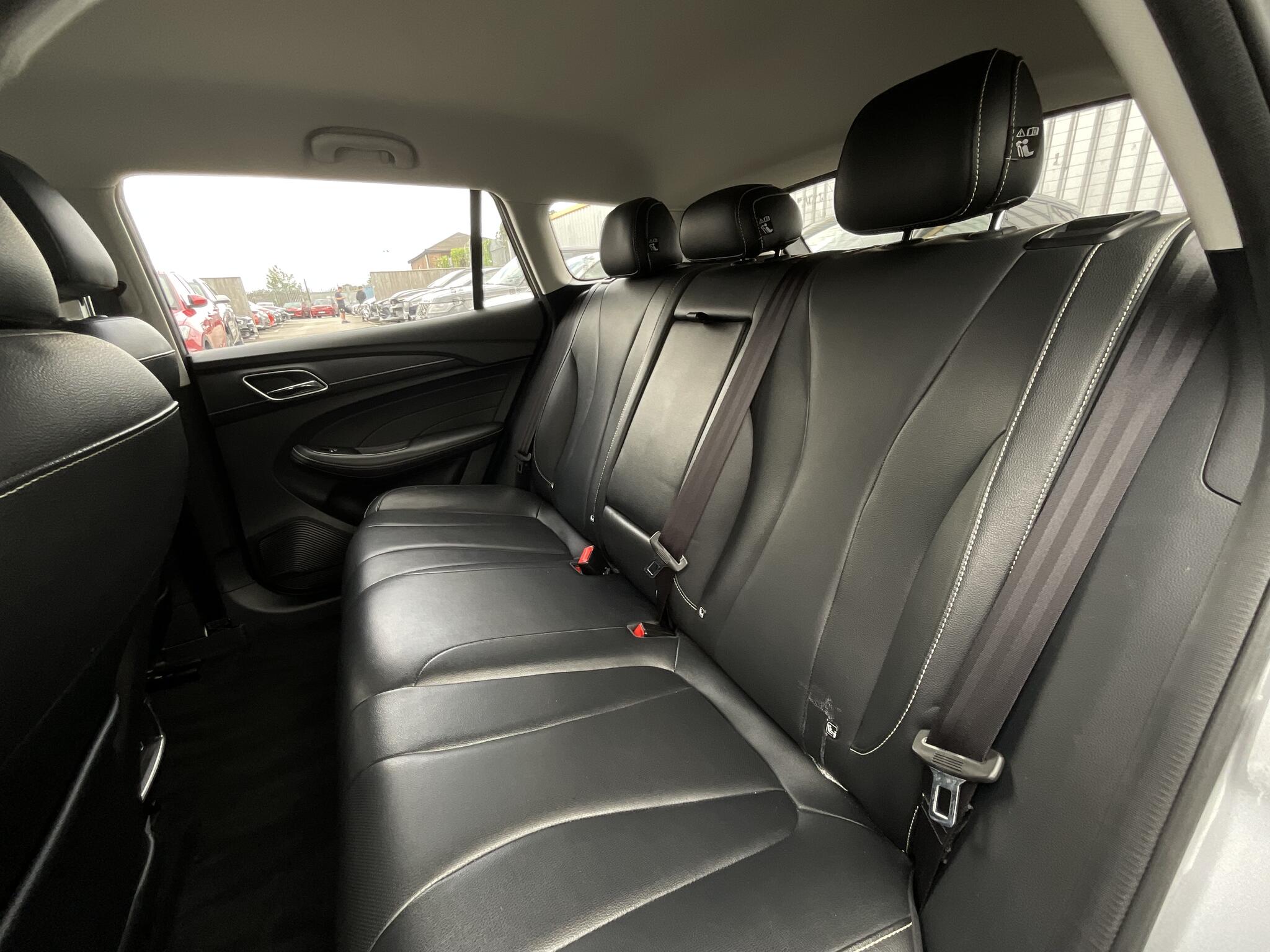 MG MG5 view 14