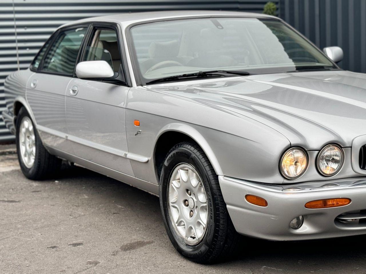Jaguar XJ view 5