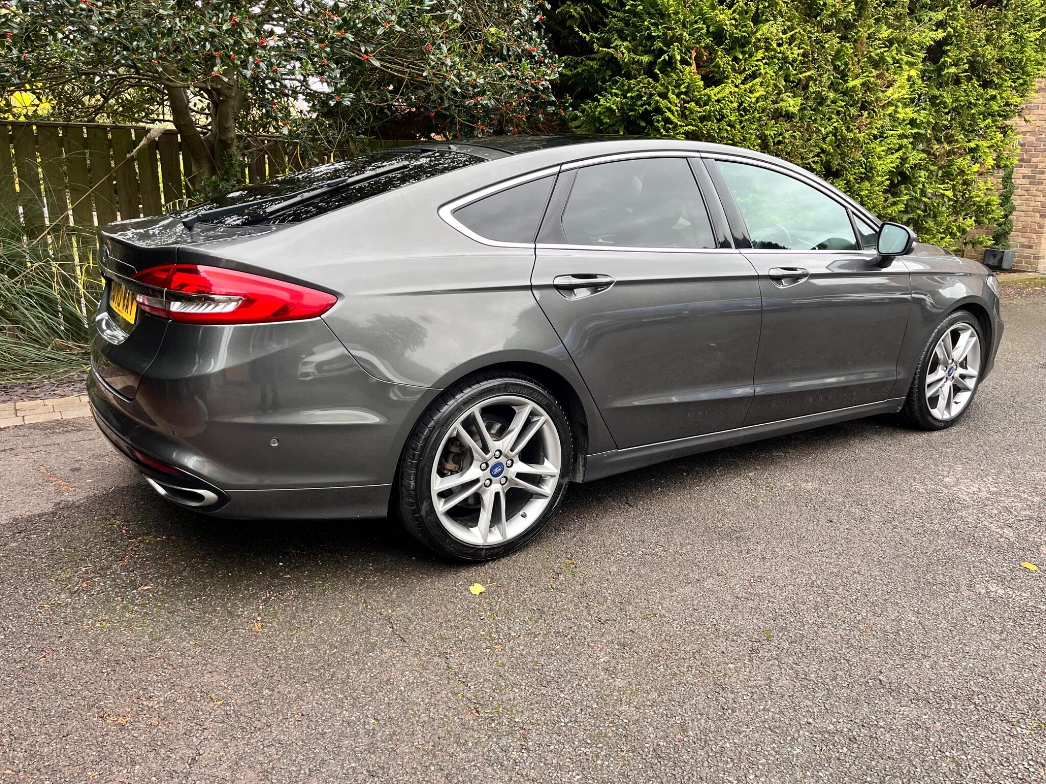 Ford Mondeo view 16