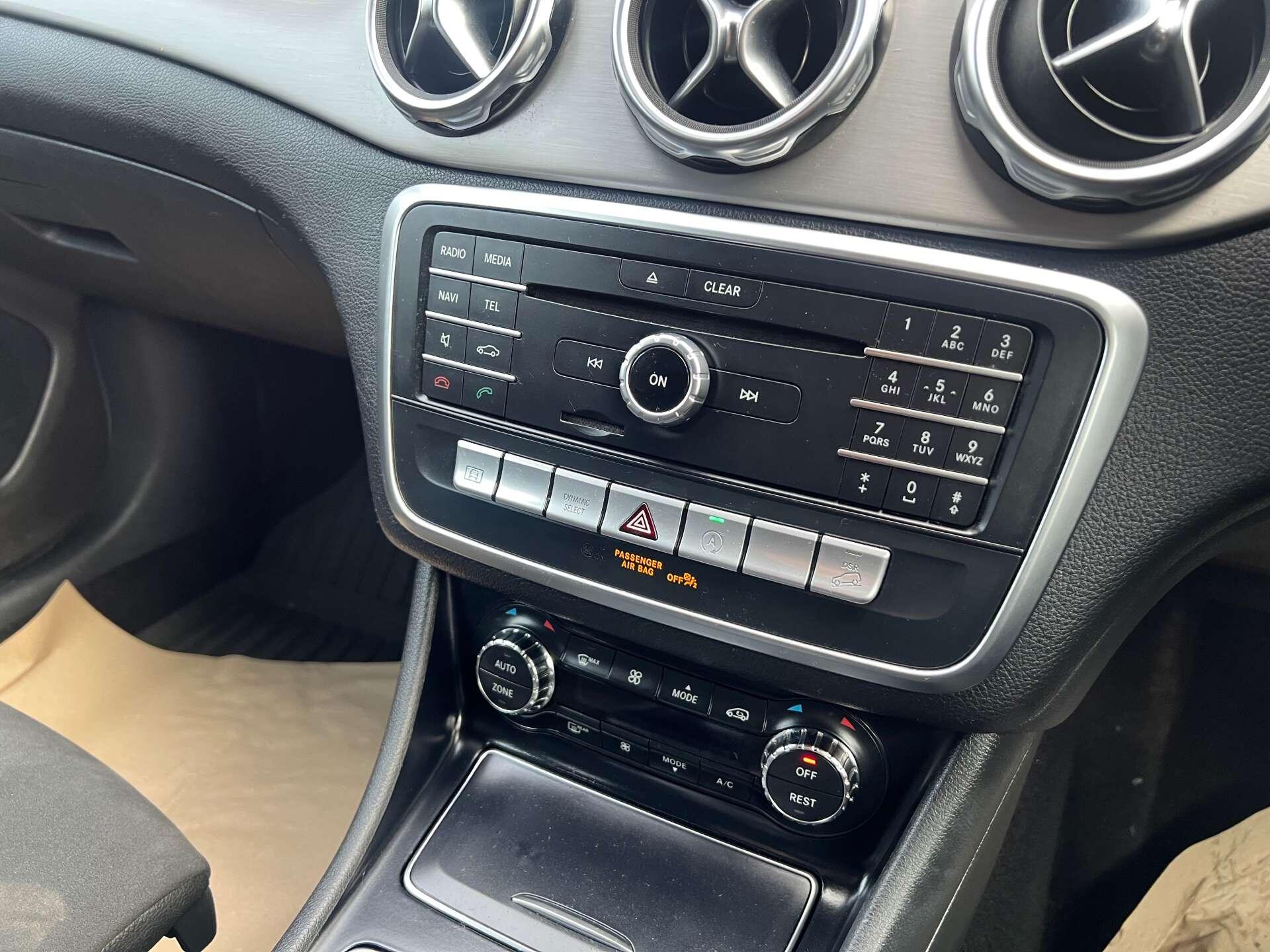 Mercedes-Benz GLA view 21
