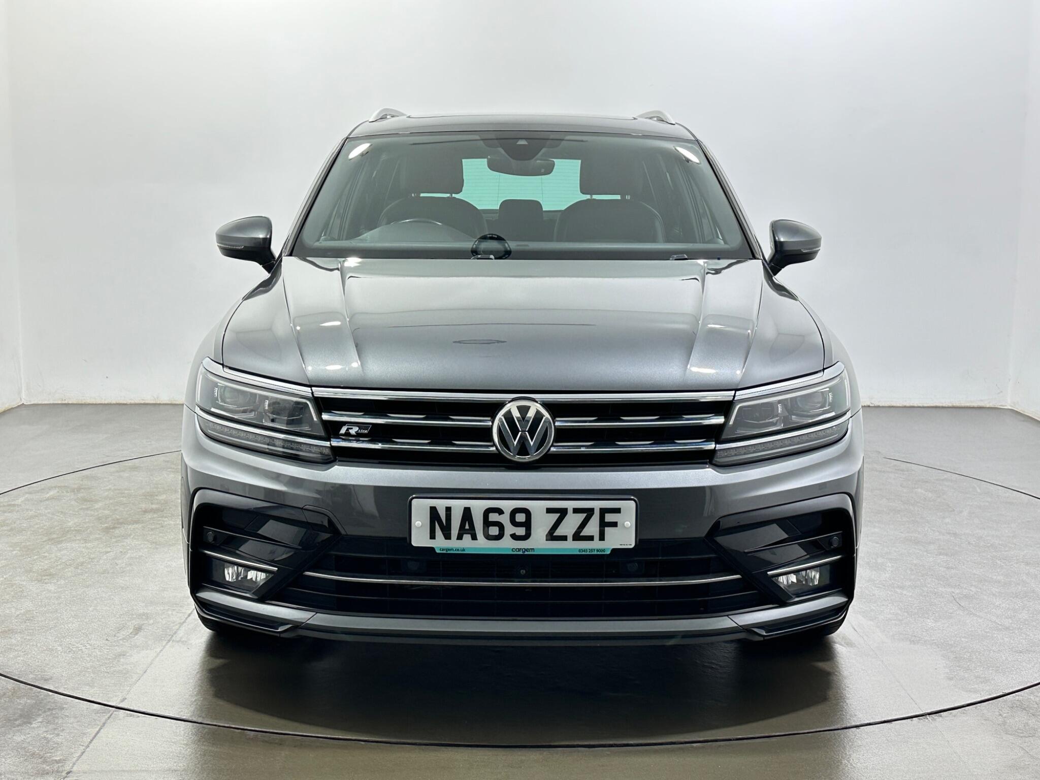 Volkswagen Tiguan view 3