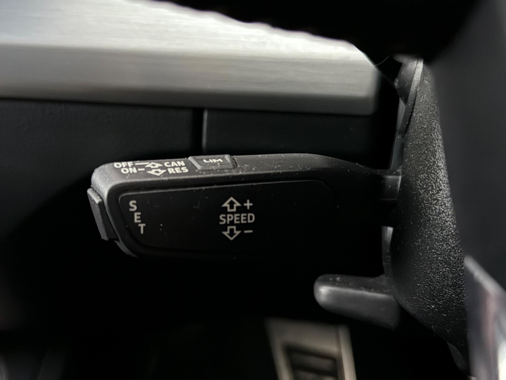 Audi Q5 view 18