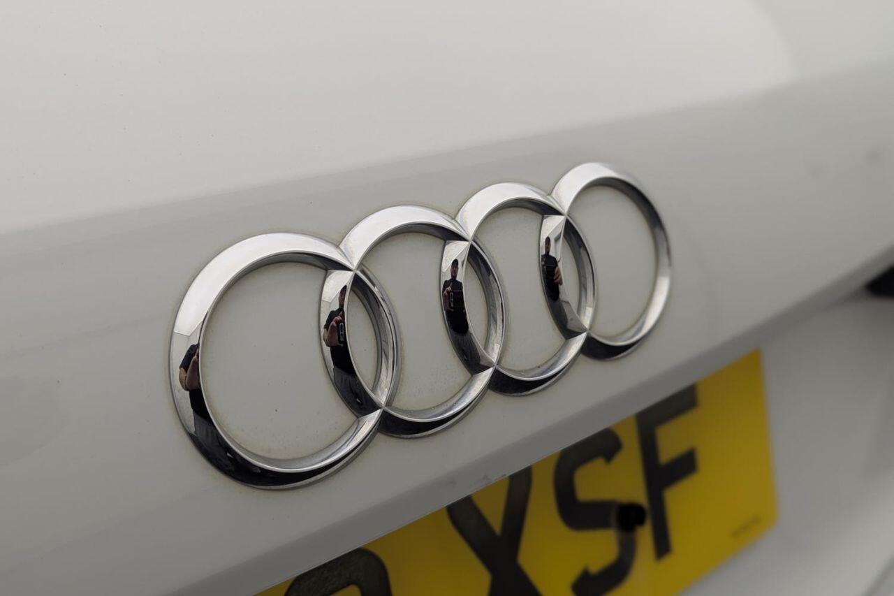 Audi Q3 view 44