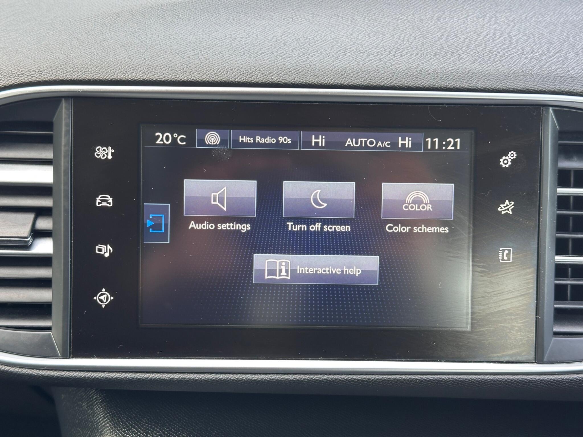 Peugeot 308 view 45