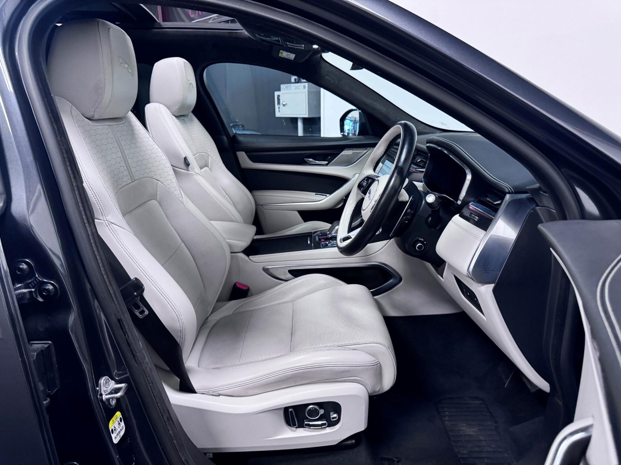 Jaguar F-Pace view 34
