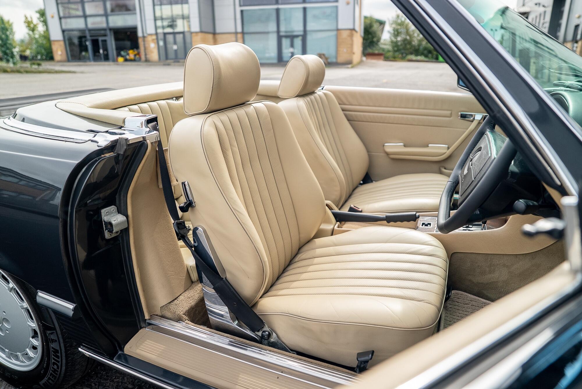 Mercedes-Benz 500 SL view 32