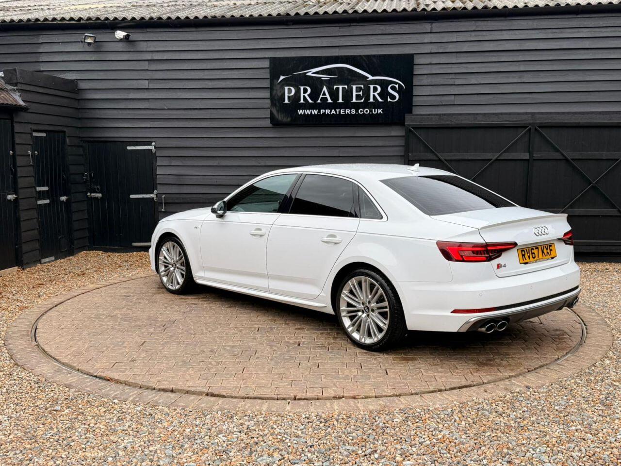 Audi S4 view 8