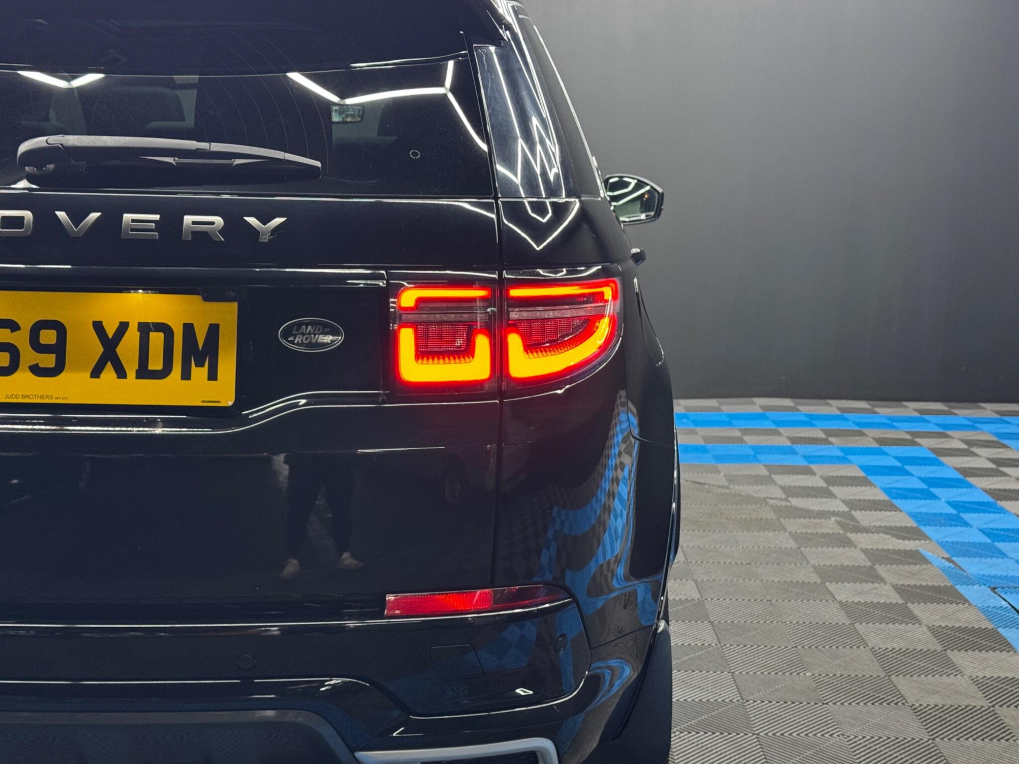 Land Rover Discovery Sport view 52