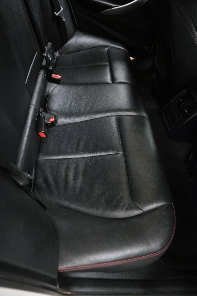 BMW 3 Series view 14