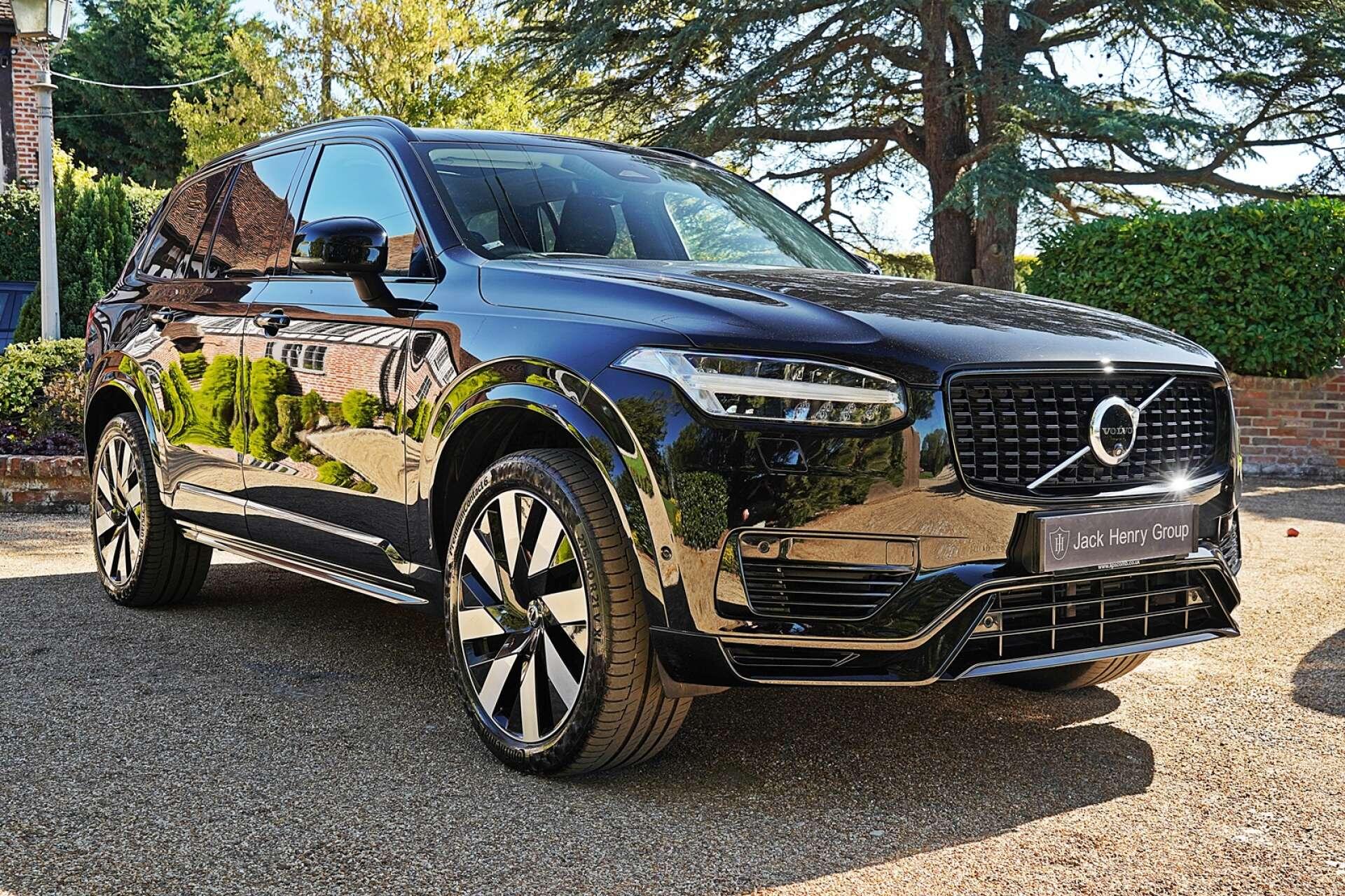 Volvo XC90 view 8
