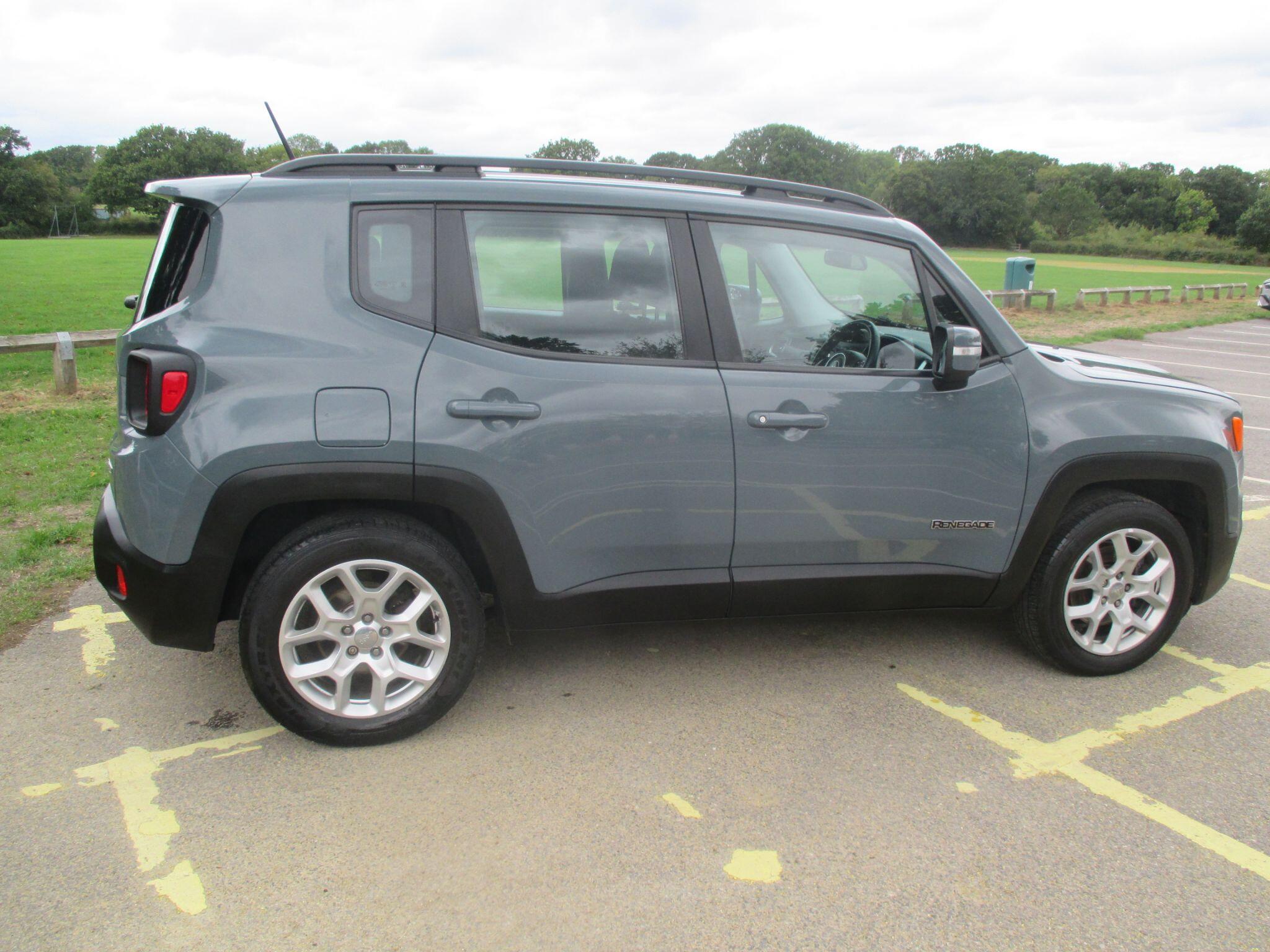 Jeep Renegade view 11