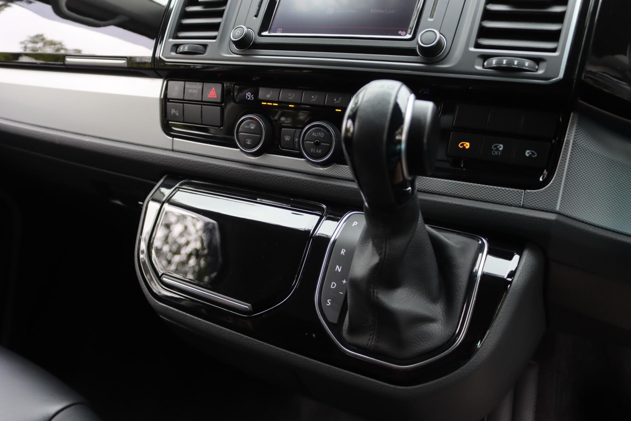 Volkswagen Caravelle view 35