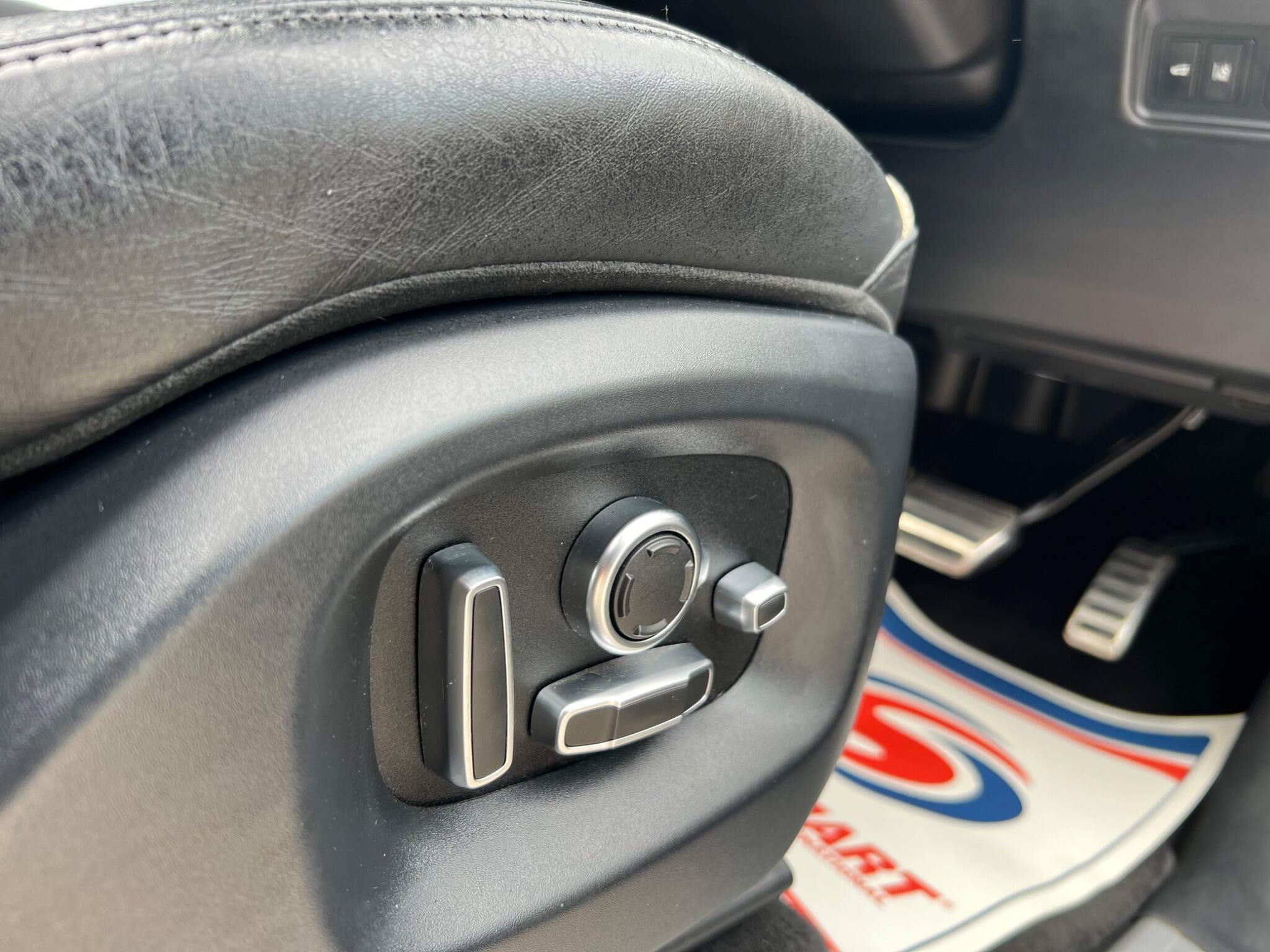 Land Rover Range Rover Sport view 13