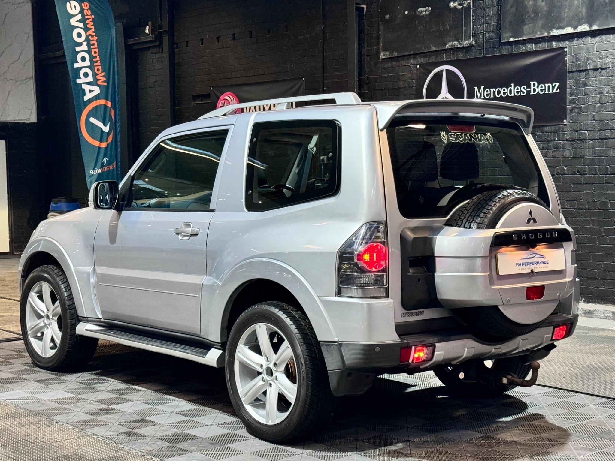 Mitsubishi Shogun view 6