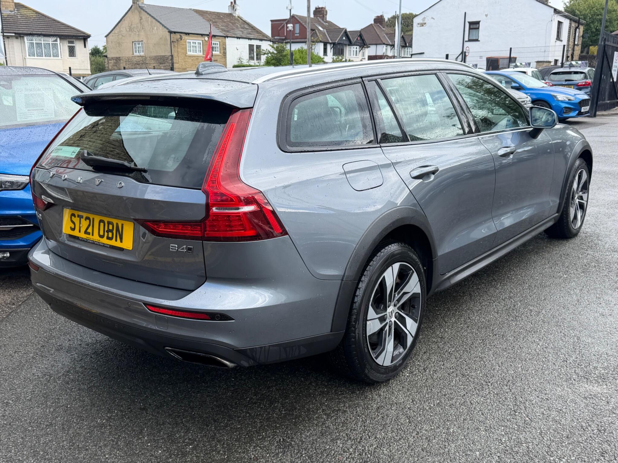 Volvo V60 Cross Country view 6