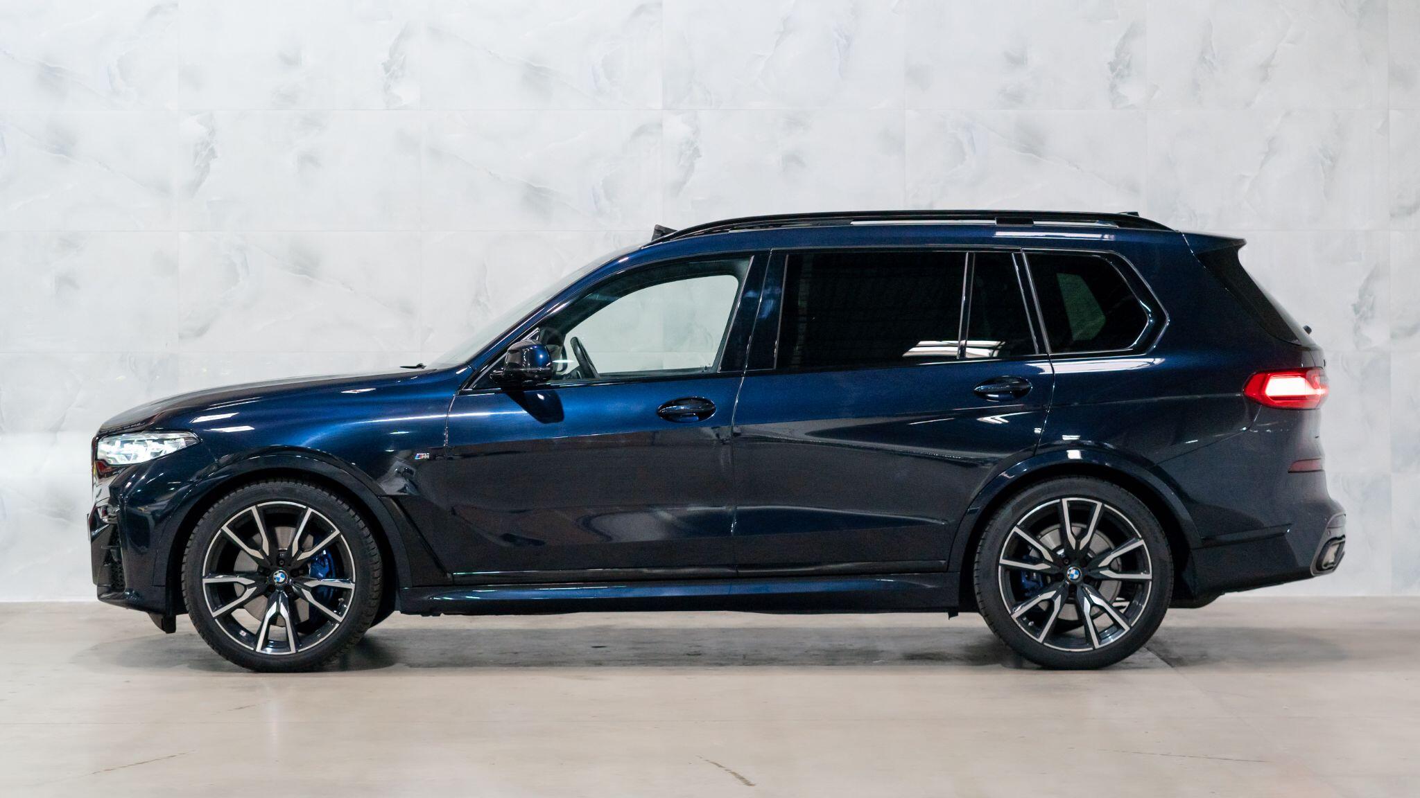 BMW X7 view 9
