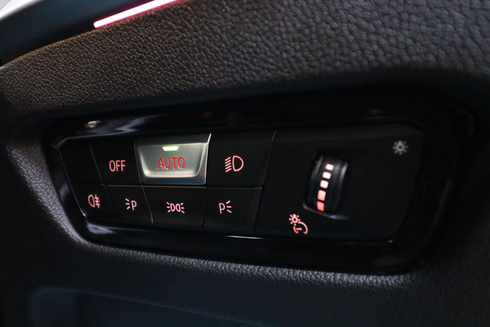 BMW 3 Series view 18