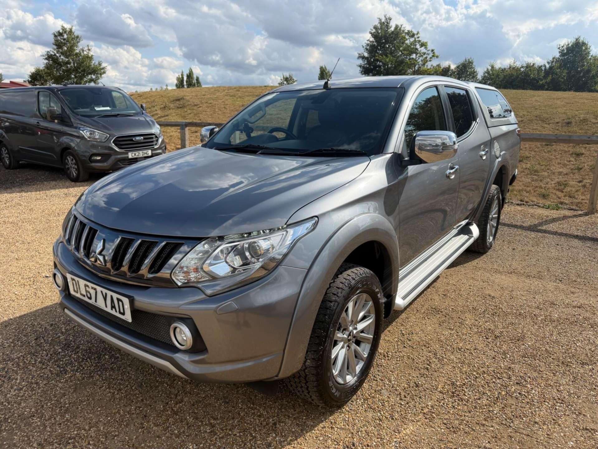 Mitsubishi L200 view 3